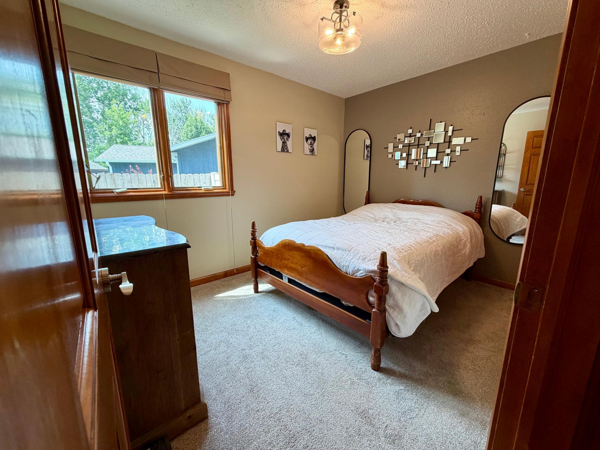 1977 single family home for sale at 1825 Prairie Lane S in Fargo, ND — 4 bed, 3 bath (photo 8 of 32)