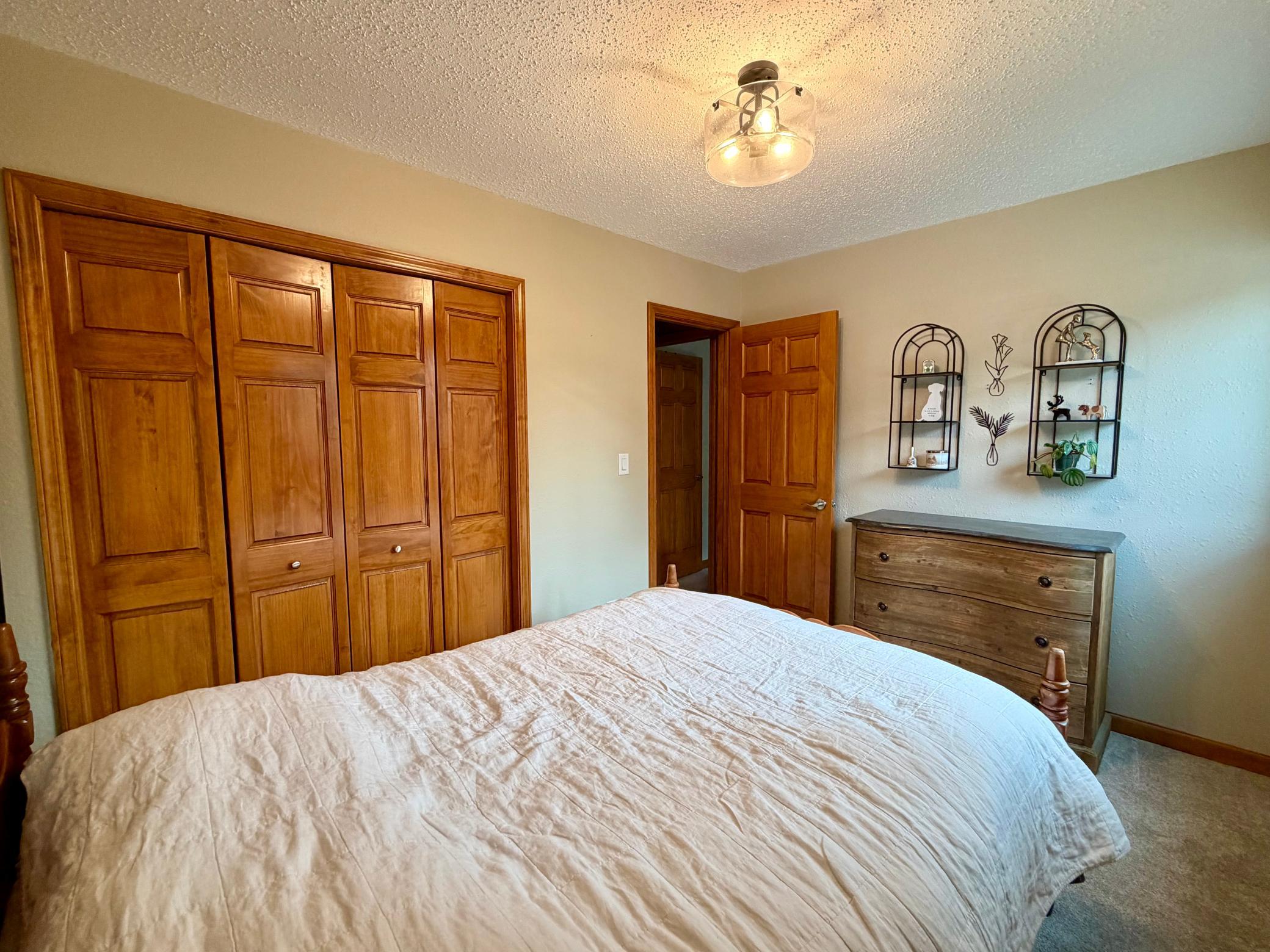 1977 single family home for sale at 1825 Prairie Lane S in Fargo, ND — 4 bed, 3 bath (photo 9 of 32)