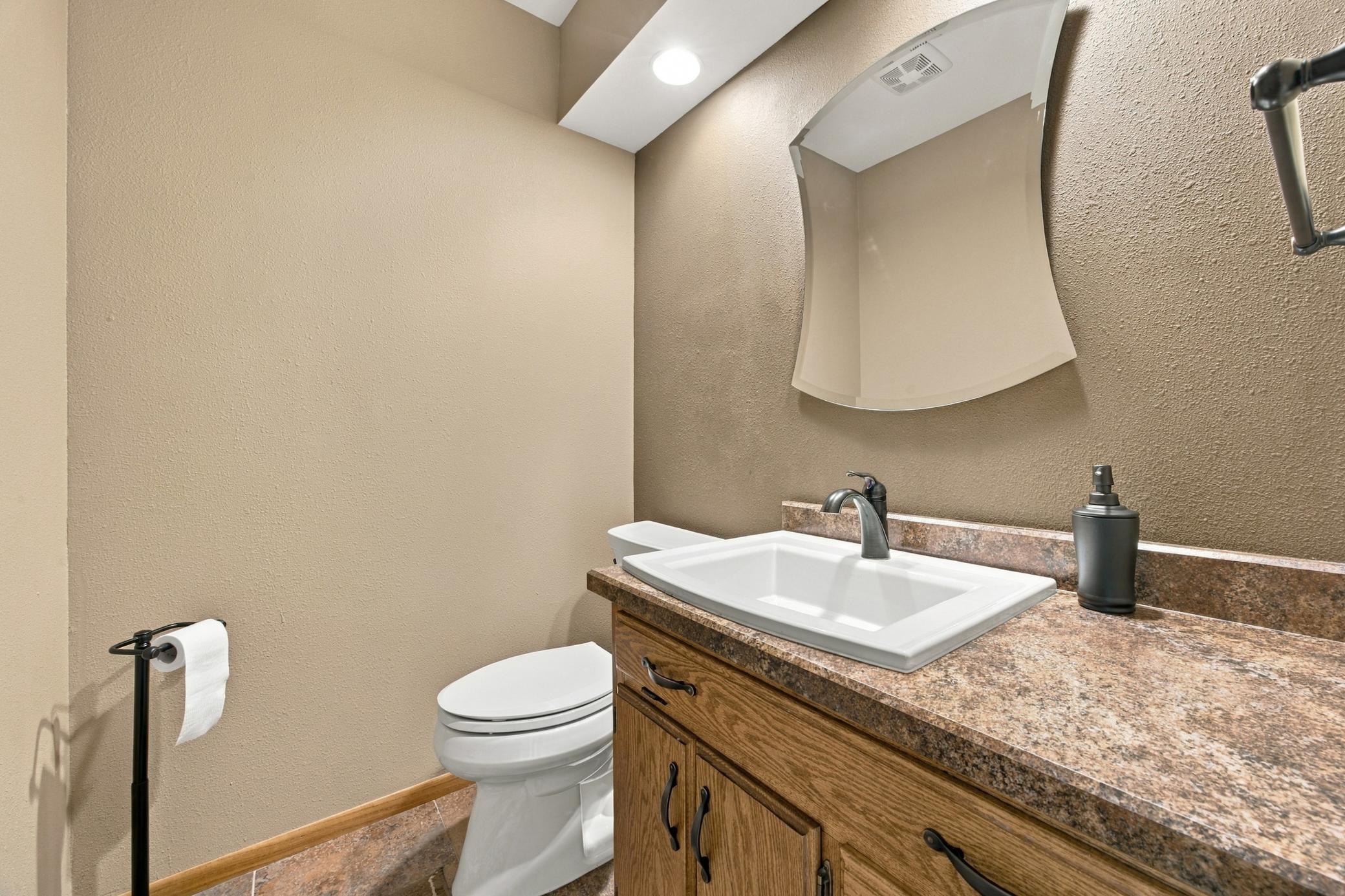 1987 single family home for sale at 2802 28th Avenue S in Fargo, ND — 3 bed, 3 bath (photo 17 of 29)