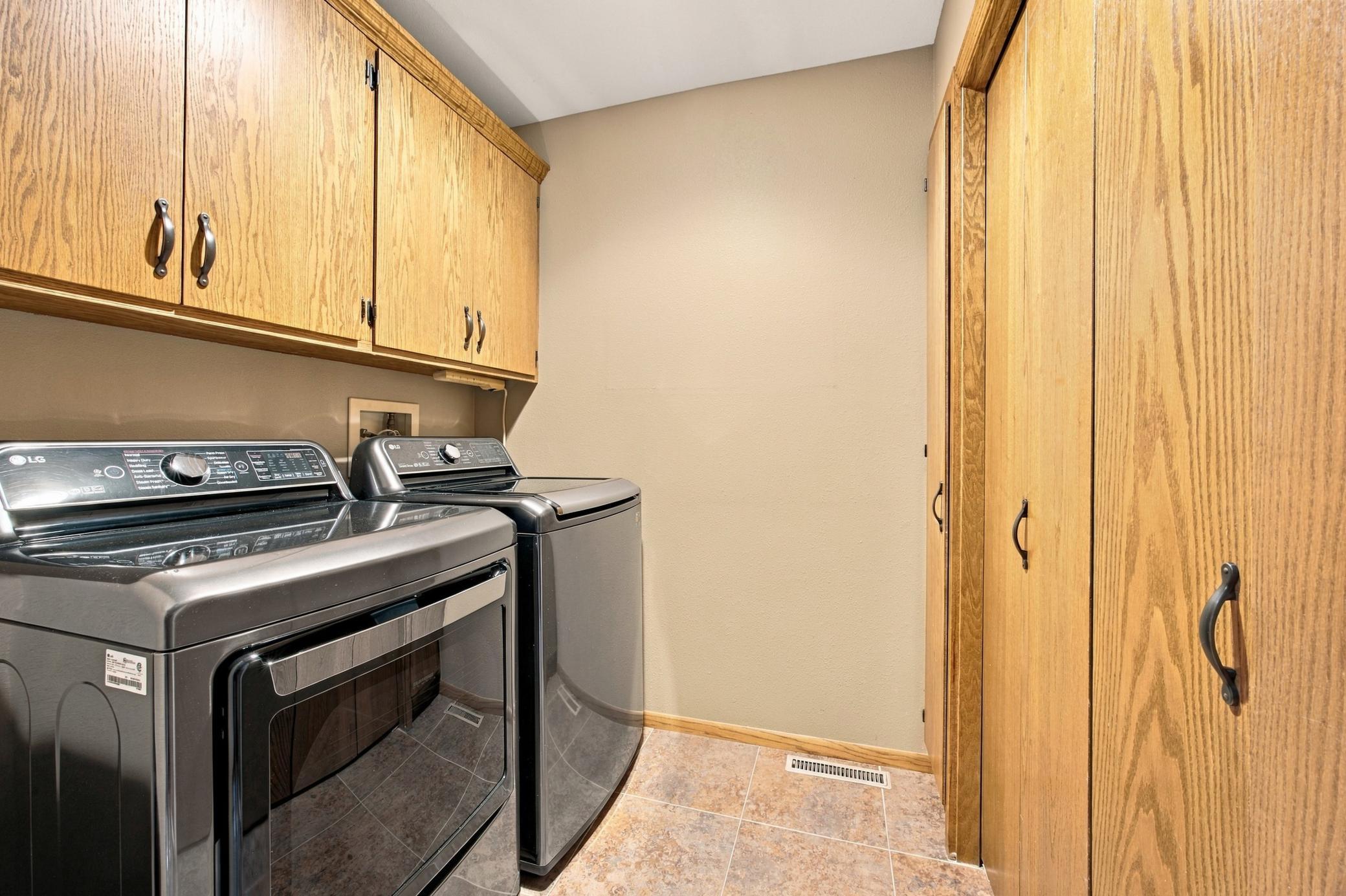 1987 single family home for sale at 2802 28th Avenue S in Fargo, ND — 3 bed, 3 bath (photo 18 of 29)