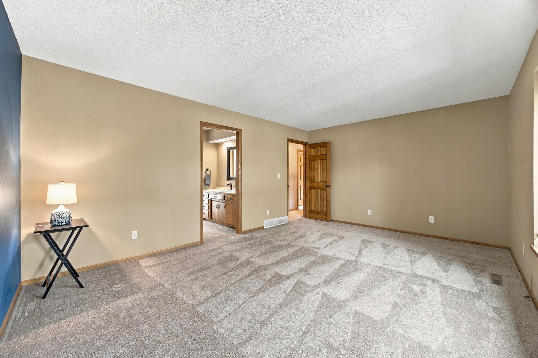 1987 single family home for sale at 2802 28th Avenue S in Fargo, ND — 3 bed, 3 bath (photo 20 of 29)