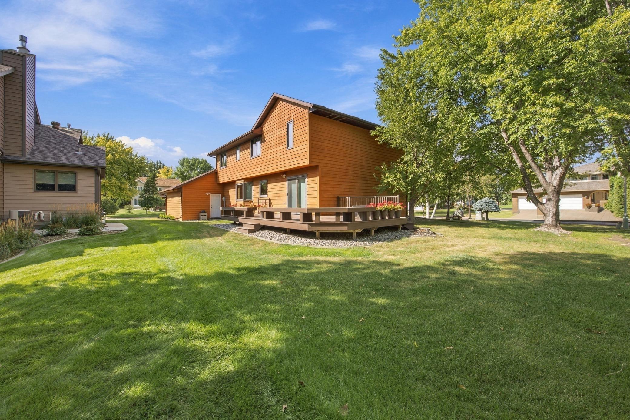 1987 single family home for sale at 2802 28th Avenue S in Fargo, ND — 3 bed, 3 bath (photo 4 of 29)
