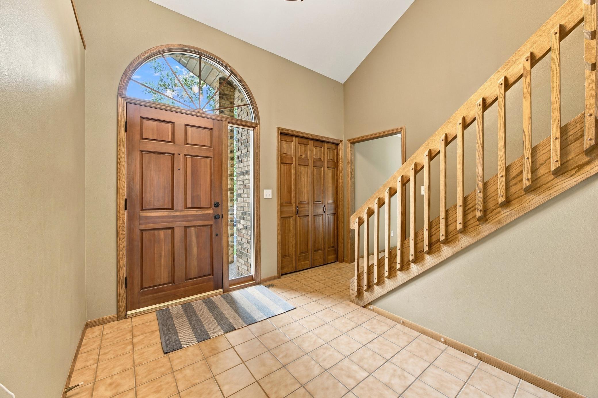 1987 single family home for sale at 2802 28th Avenue S in Fargo, ND — 3 bed, 3 bath (photo 6 of 29)