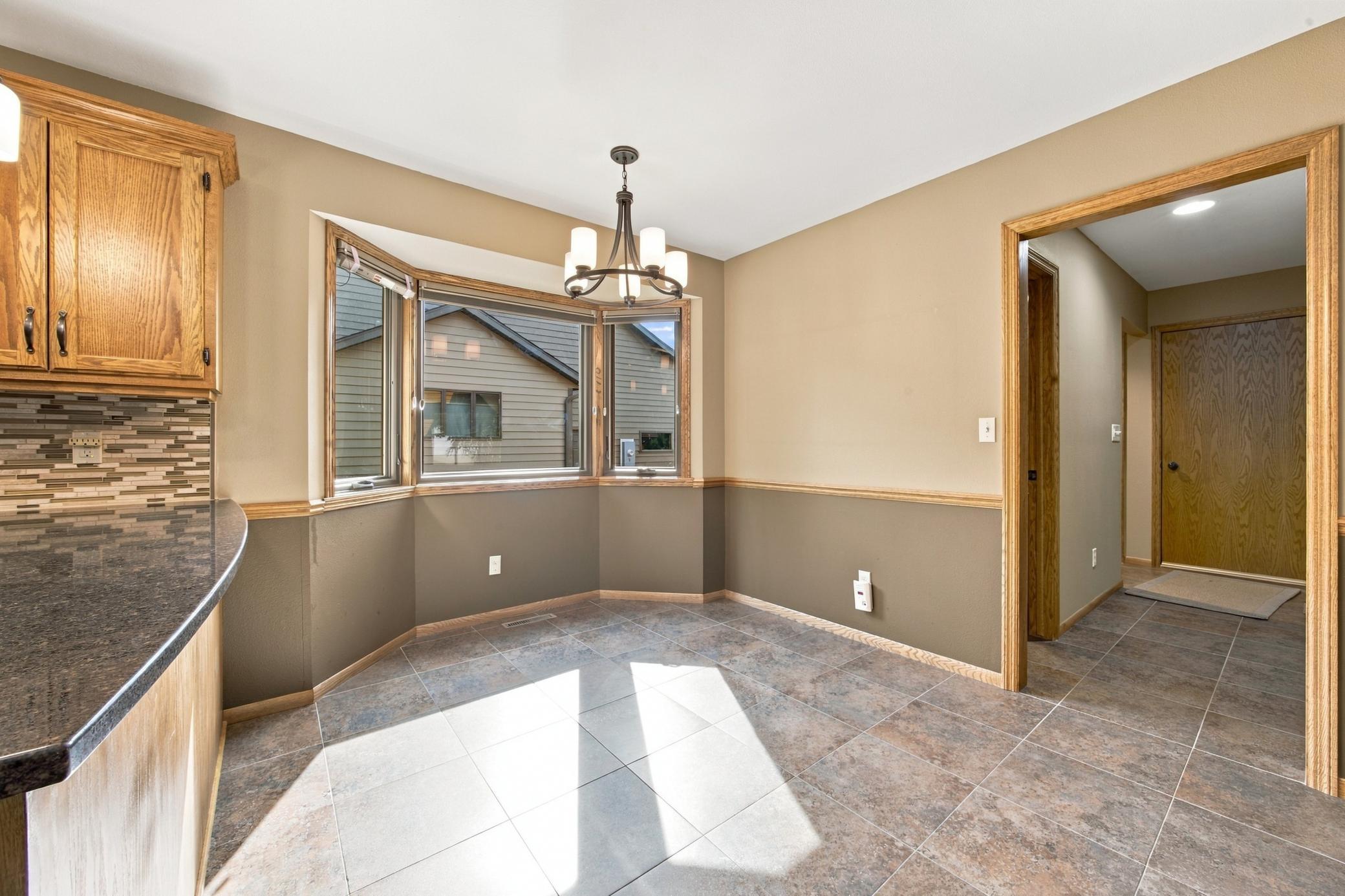 1987 single family home for sale at 2802 28th Avenue S in Fargo, ND — 3 bed, 3 bath (photo 10 of 29)