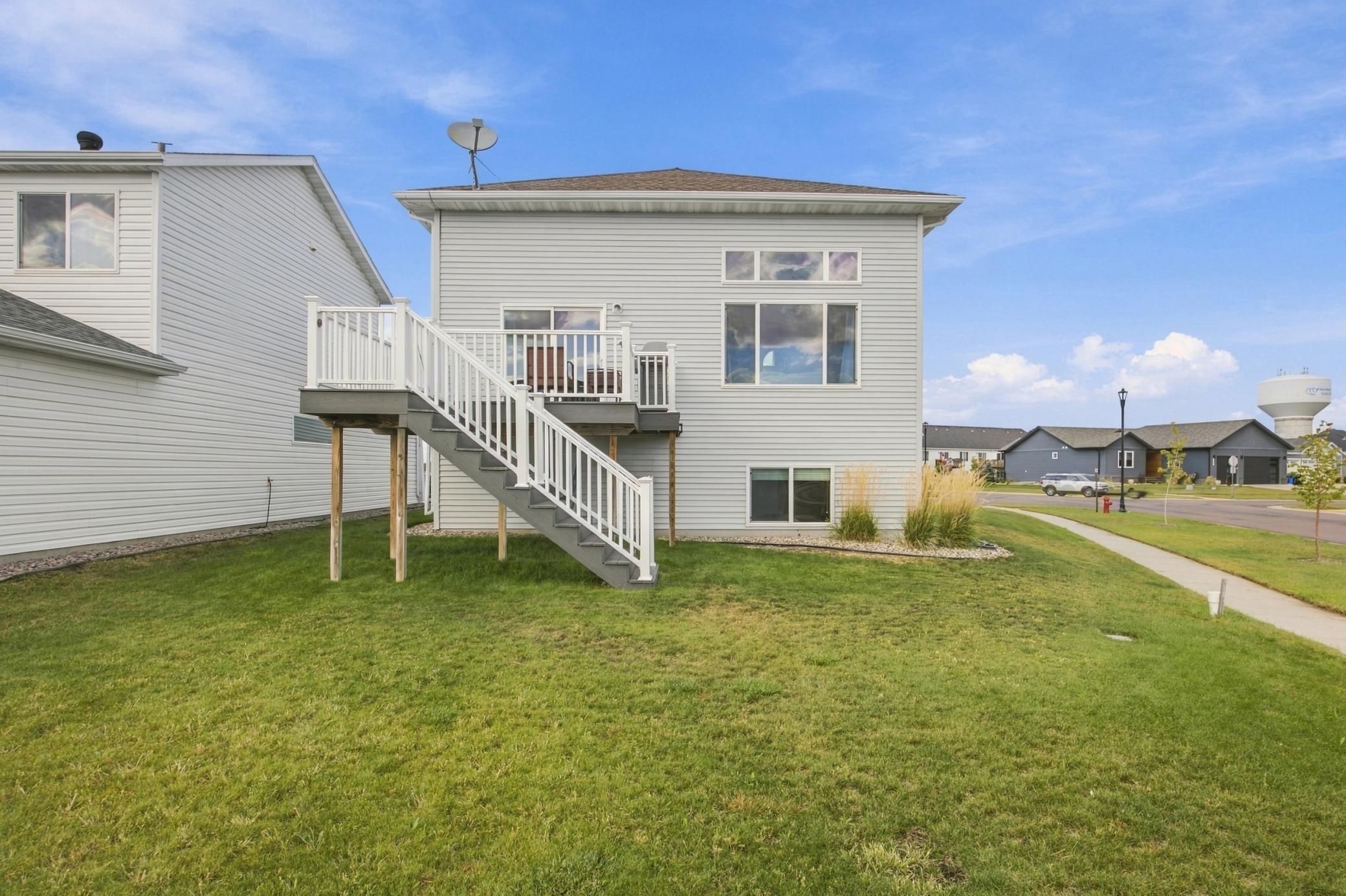 2016 single family home for sale at 2114 65th Avenue S in Fargo, ND — 3 bed, 3 bath (photo 25 of 28)