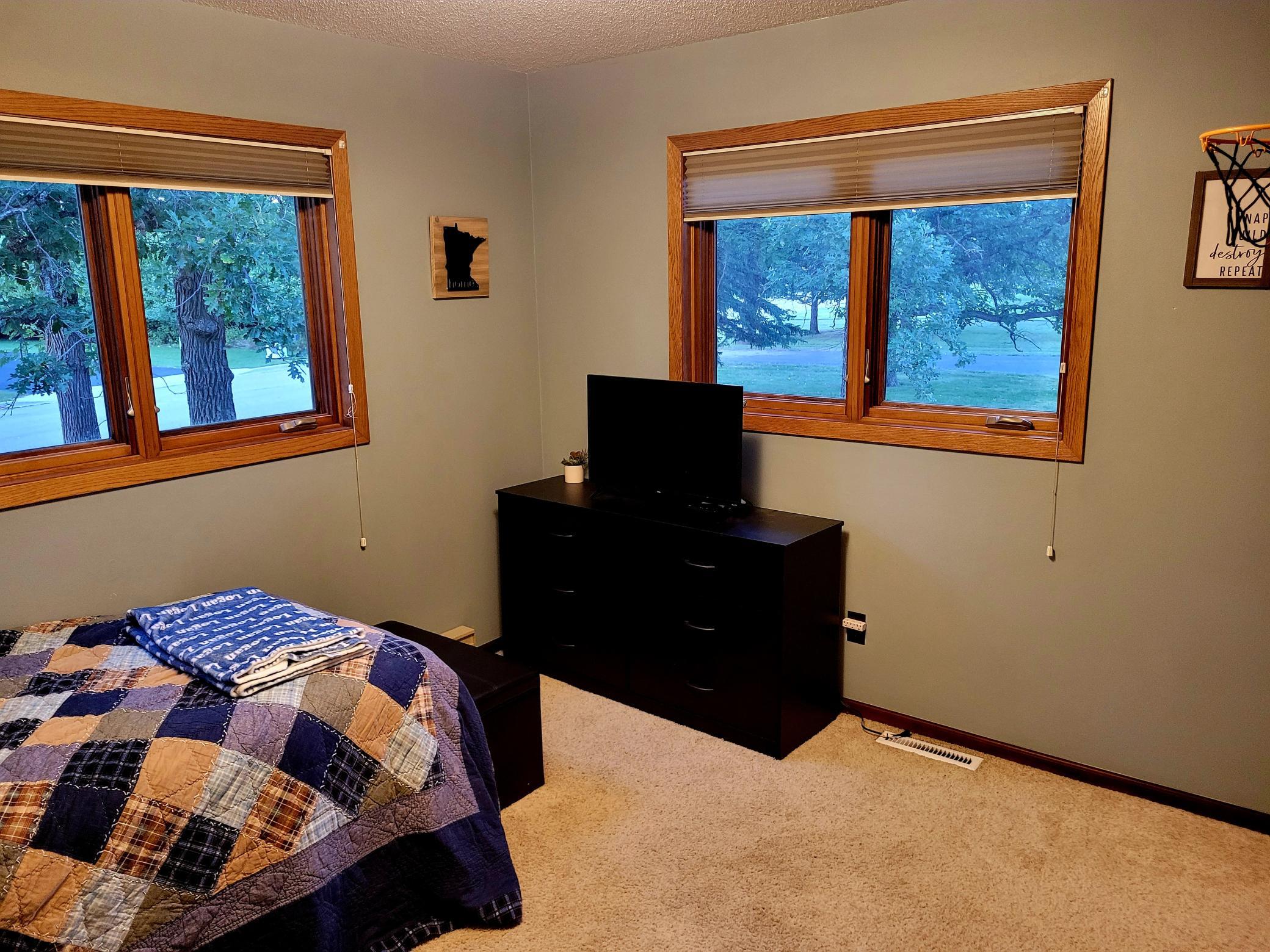 1979 single family home for sale at 128 Eastwood Drive in Thief River Falls, MN — 3 bed, 2 bath (photo 16 of 62)