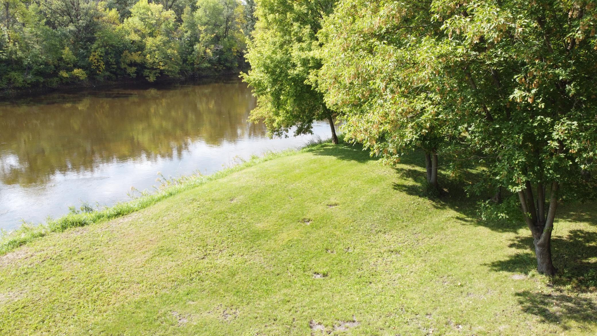 1979 single family home for sale at 128 Eastwood Drive in Thief River Falls, MN — 3 bed, 2 bath (photo 50 of 62)