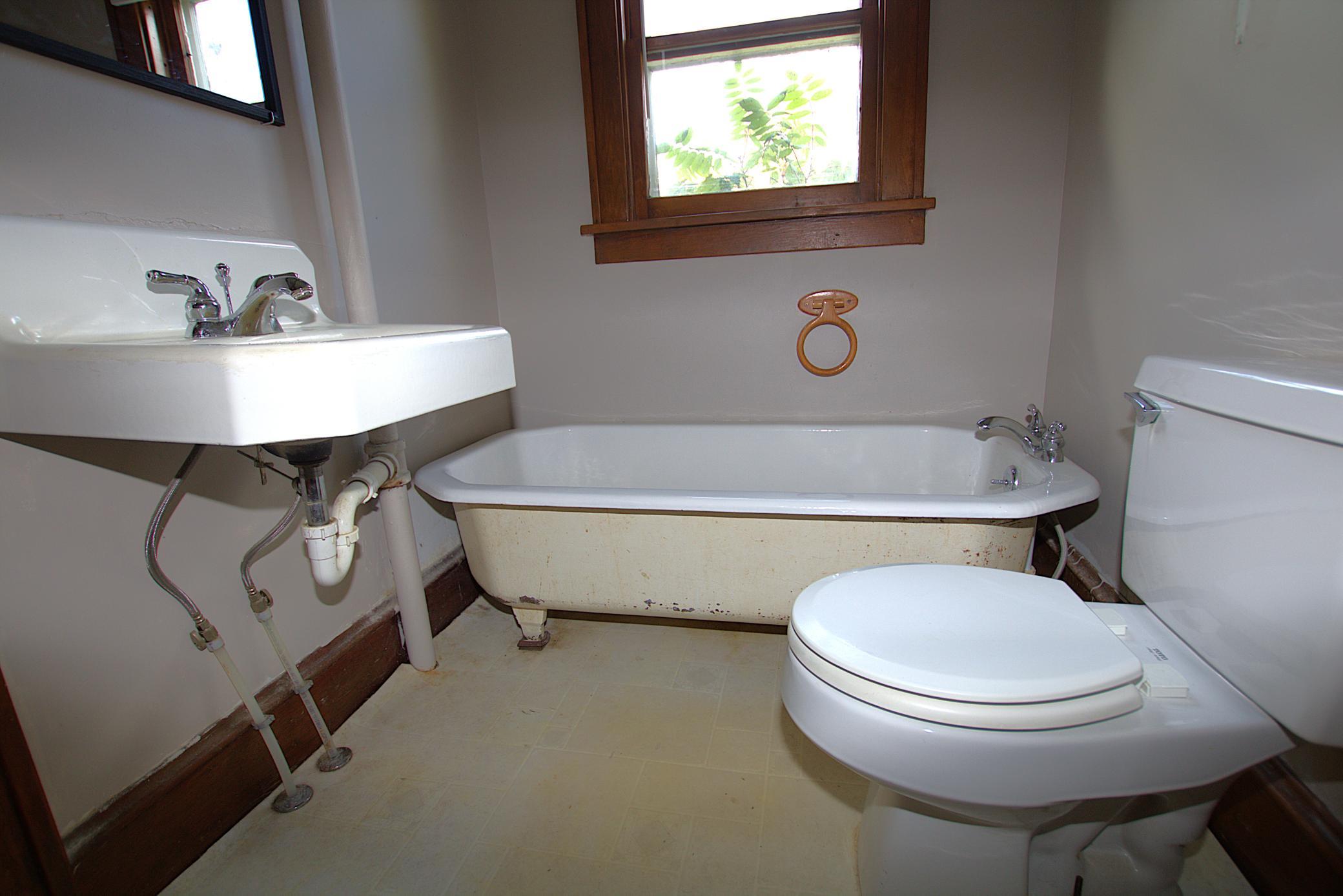 1904 single family home for sale at 1015 US 10 E in Staples, MN — 2 bed, 2 bath (photo 12 of 17)
