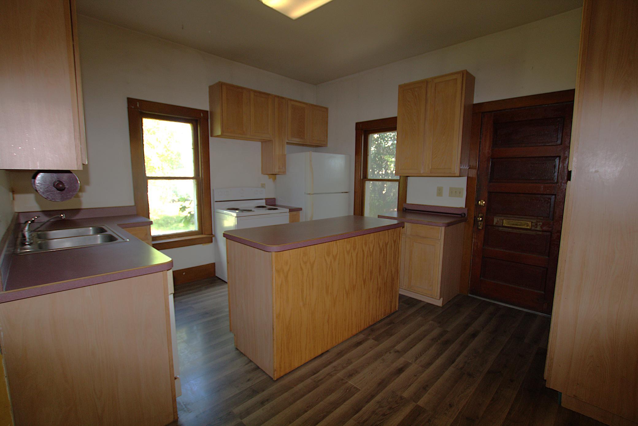 1904 single family home for sale at 1015 US 10 E in Staples, MN — 2 bed, 2 bath (photo 4 of 17)
