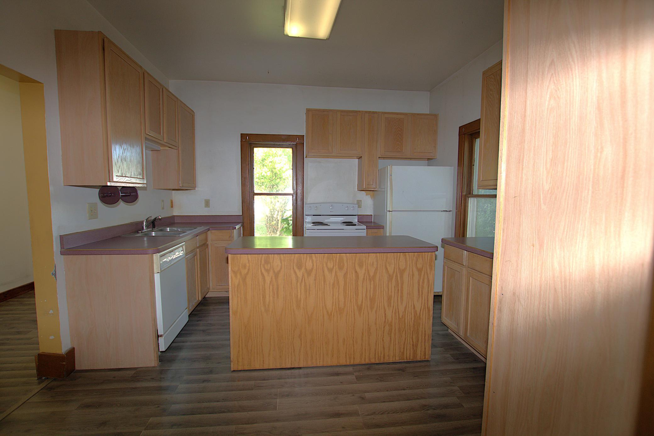 1904 single family home for sale at 1015 US 10 E in Staples, MN — 2 bed, 2 bath (photo 5 of 17)