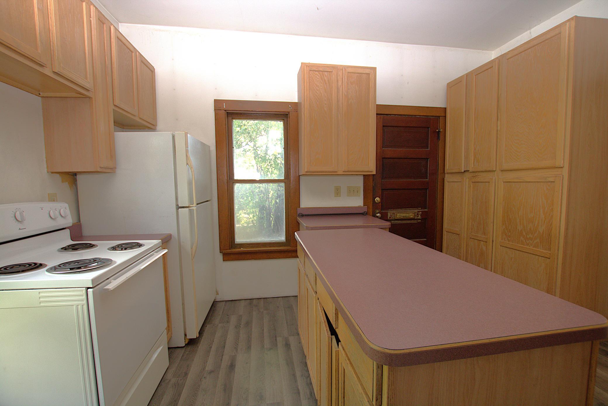 1904 single family home for sale at 1015 US 10 E in Staples, MN — 2 bed, 2 bath (photo 6 of 17)