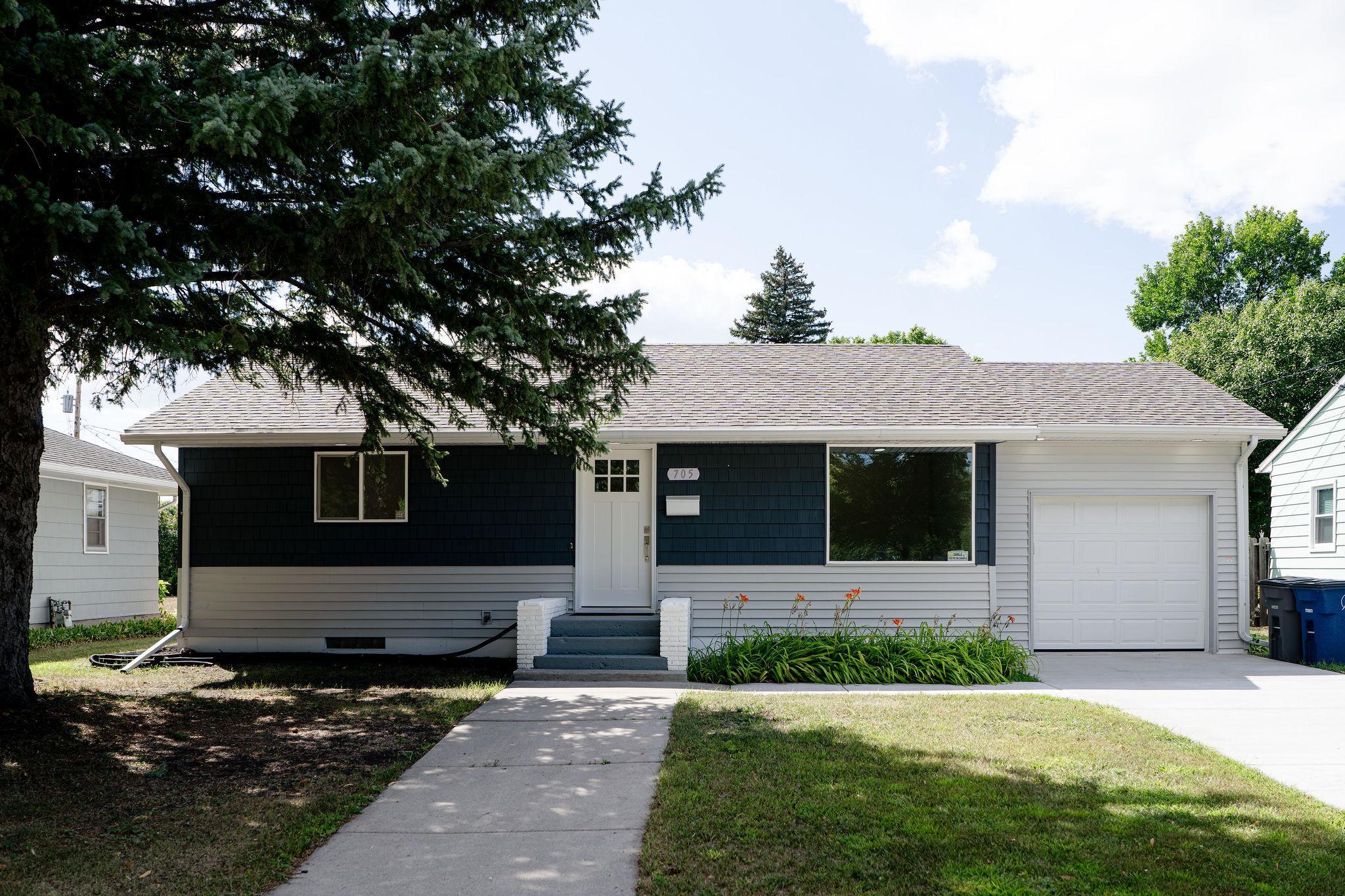 1954 single family home for sale at 705 18th Street N in Moorhead, MN — 3 bed, 2 bath (photo 2 of 45)