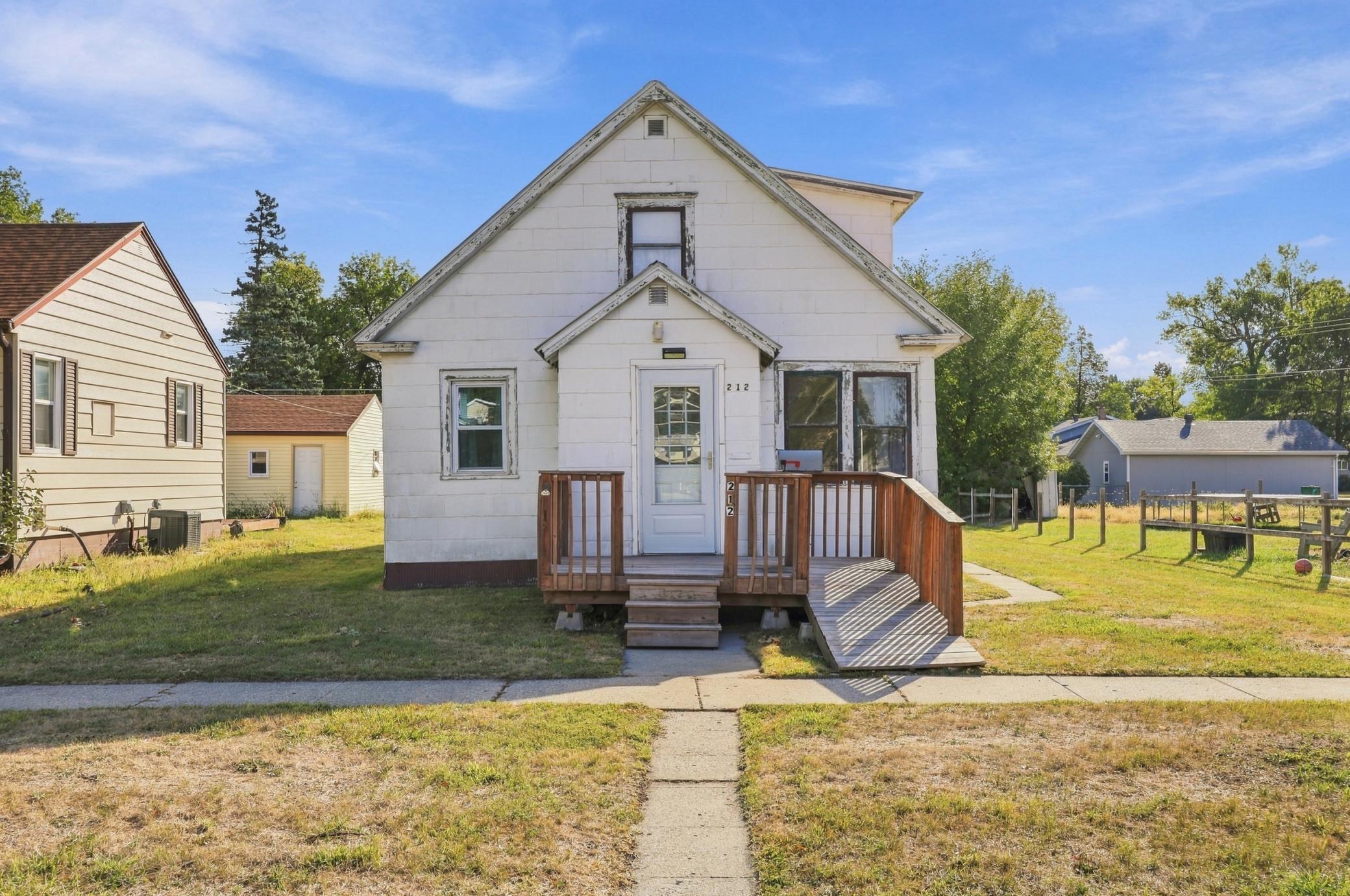 1940 single family home for sale at 212 10th Street N in Breckenridge, MN — 2 bed, 1 bath
