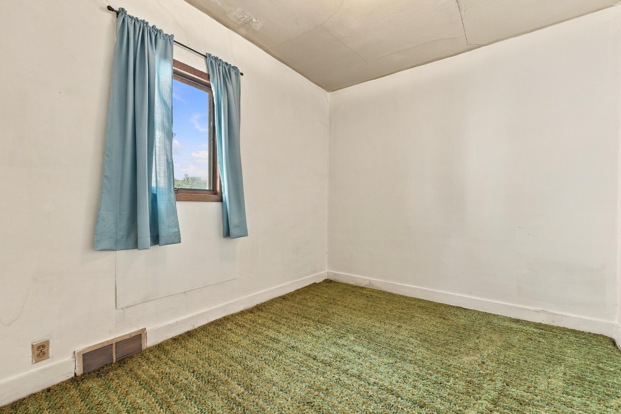 1940 single family home for sale at 212 10th Street N in Breckenridge, MN — 2 bed, 1 bath (photo 11 of 30)