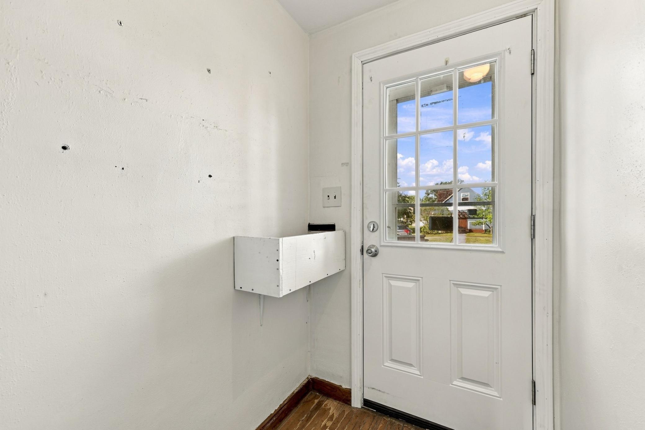 1940 single family home for sale at 212 10th Street N in Breckenridge, MN — 2 bed, 1 bath (photo 3 of 30)