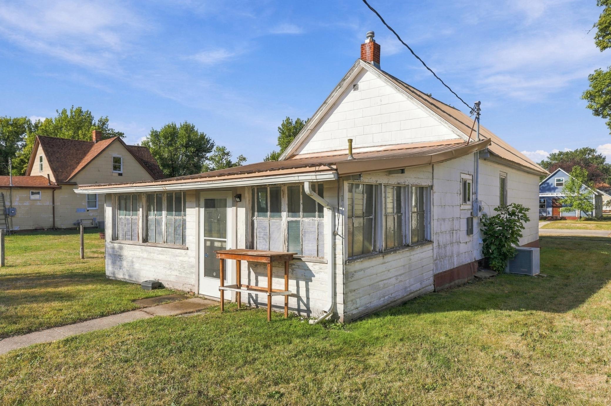1940 single family home for sale at 212 10th Street N in Breckenridge, MN — 2 bed, 1 bath (photo 23 of 30)