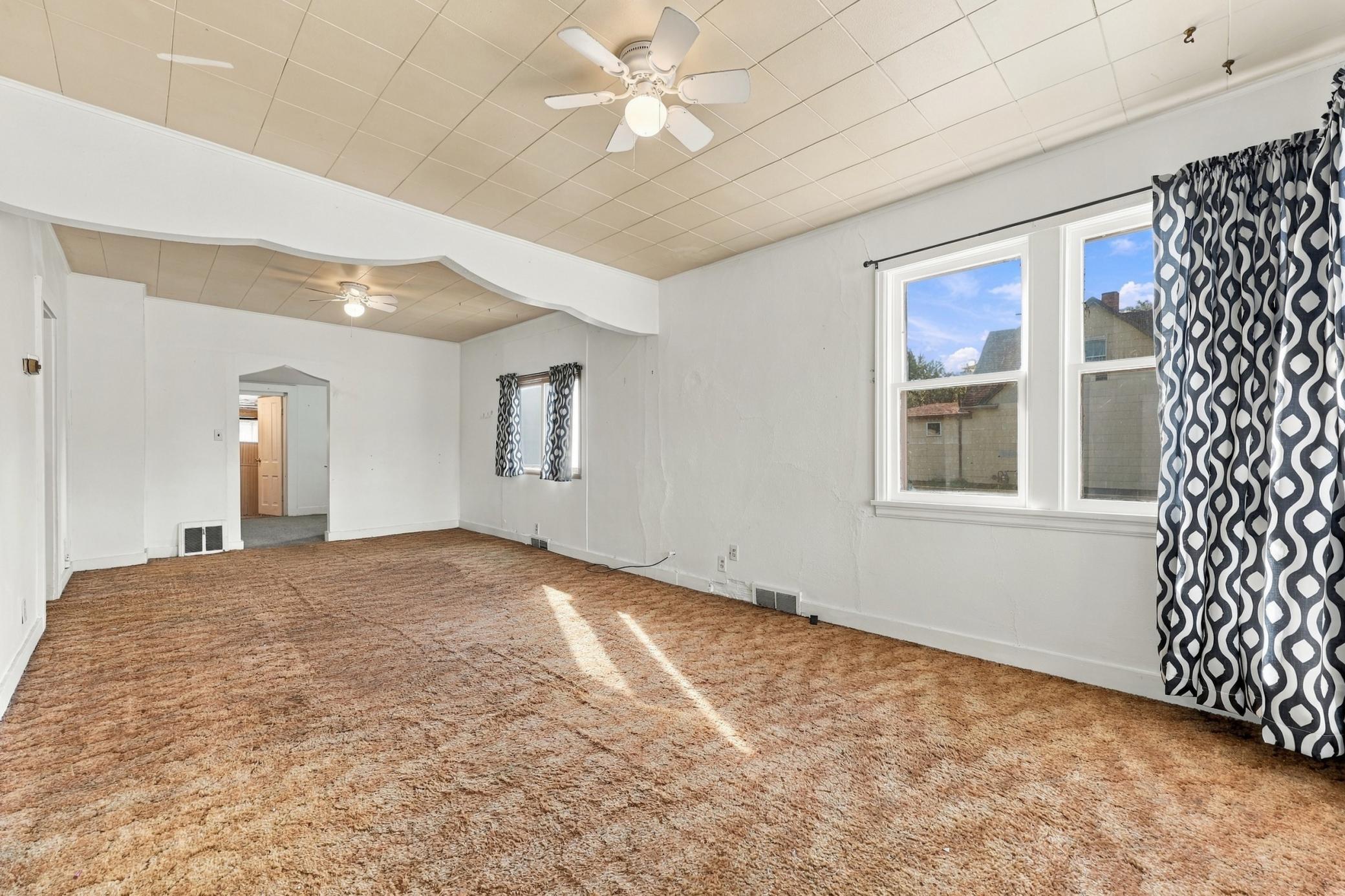 1940 single family home for sale at 212 10th Street N in Breckenridge, MN — 2 bed, 1 bath (photo 4 of 30)