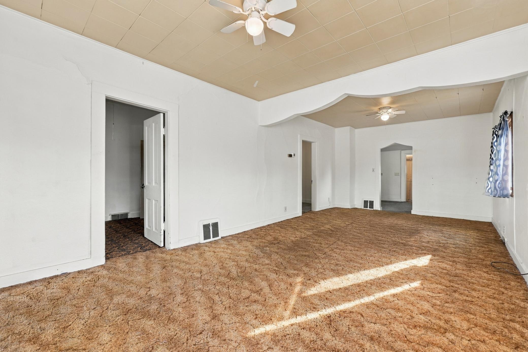 1940 single family home for sale at 212 10th Street N in Breckenridge, MN — 2 bed, 1 bath (photo 5 of 30)