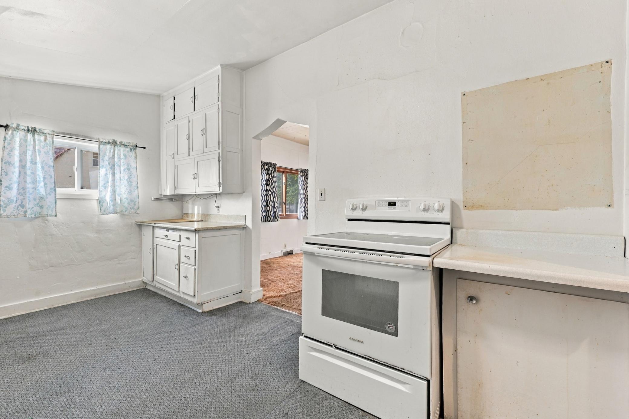 1940 single family home for sale at 212 10th Street N in Breckenridge, MN — 2 bed, 1 bath (photo 8 of 30)