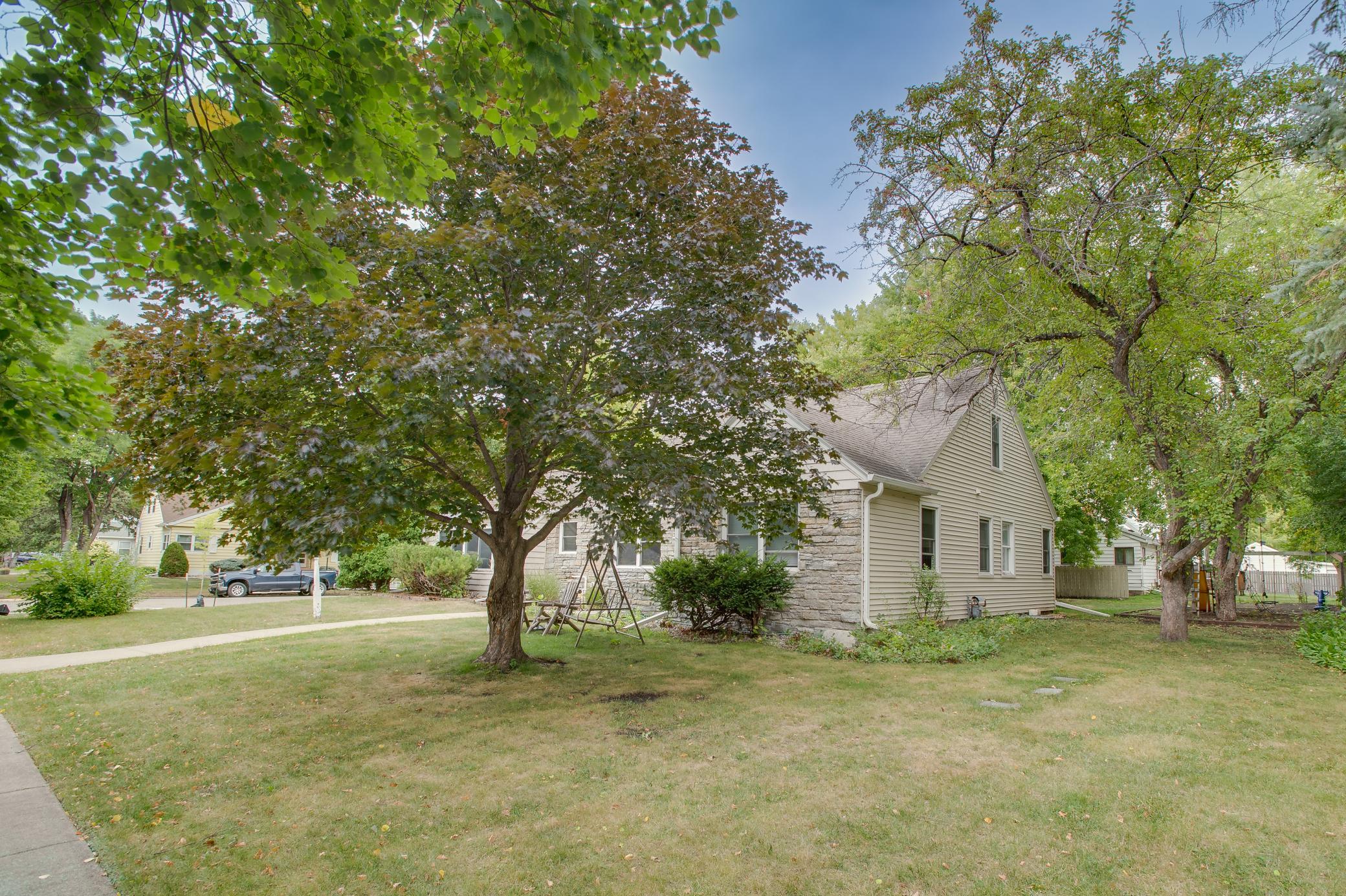 1950 single family home for sale at 1100 13th Street S in Moorhead, MN — 3 bed, 2 bath (photo 4 of 57)