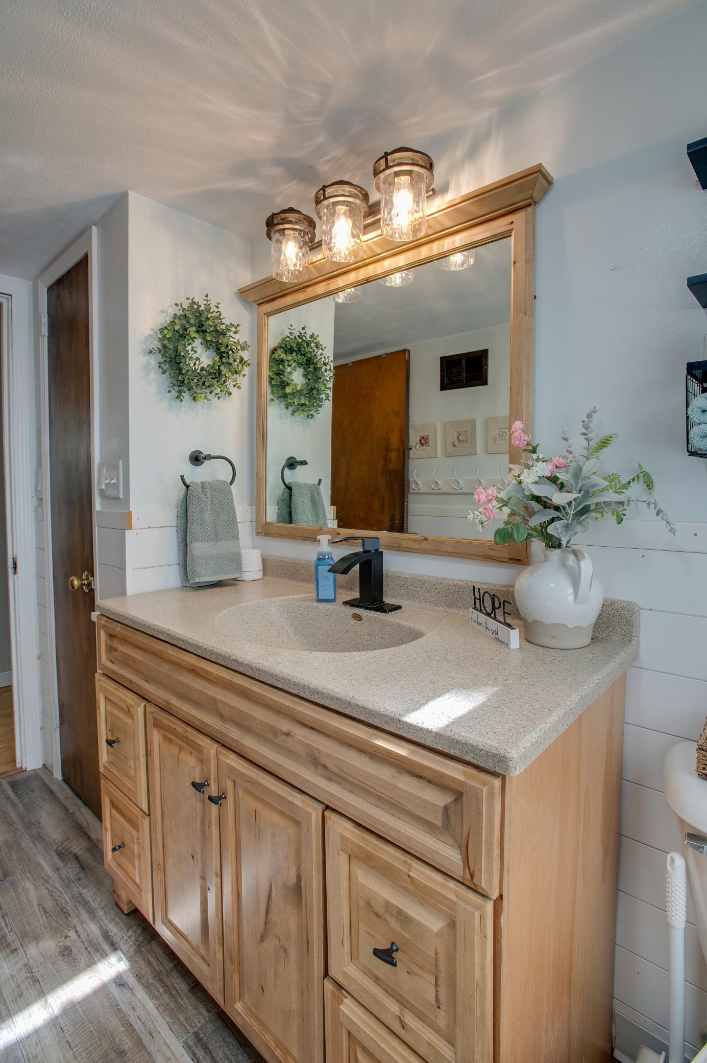 1950 single family home for sale at 1100 13th Street S in Moorhead, MN — 3 bed, 2 bath (photo 31 of 57)