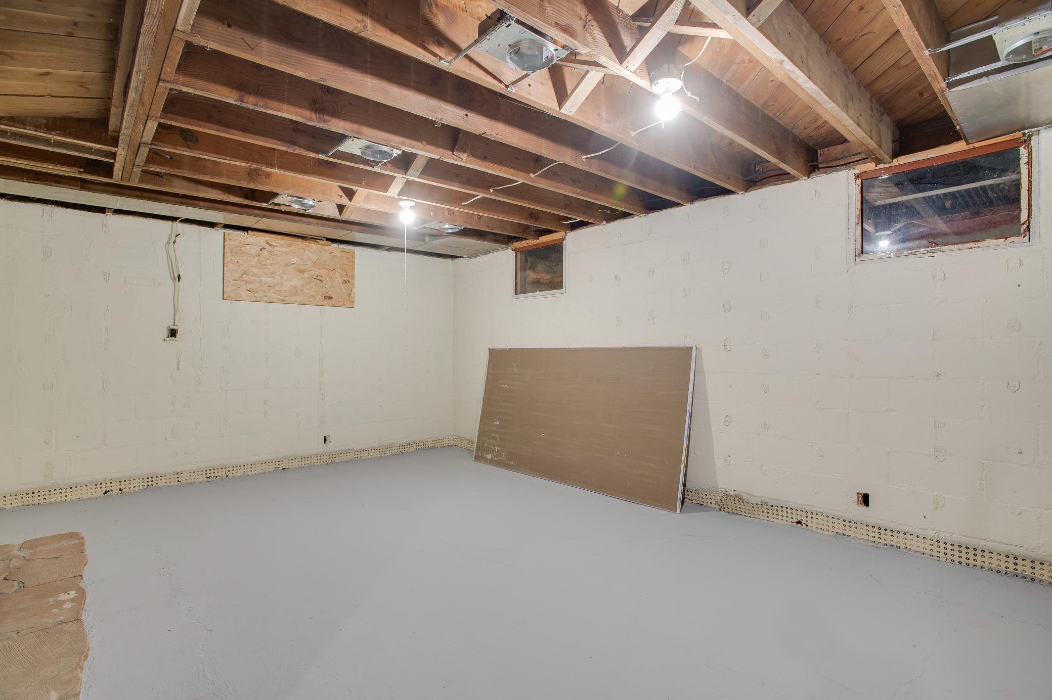 1950 single family home for sale at 1100 13th Street S in Moorhead, MN — 3 bed, 2 bath (photo 40 of 57)