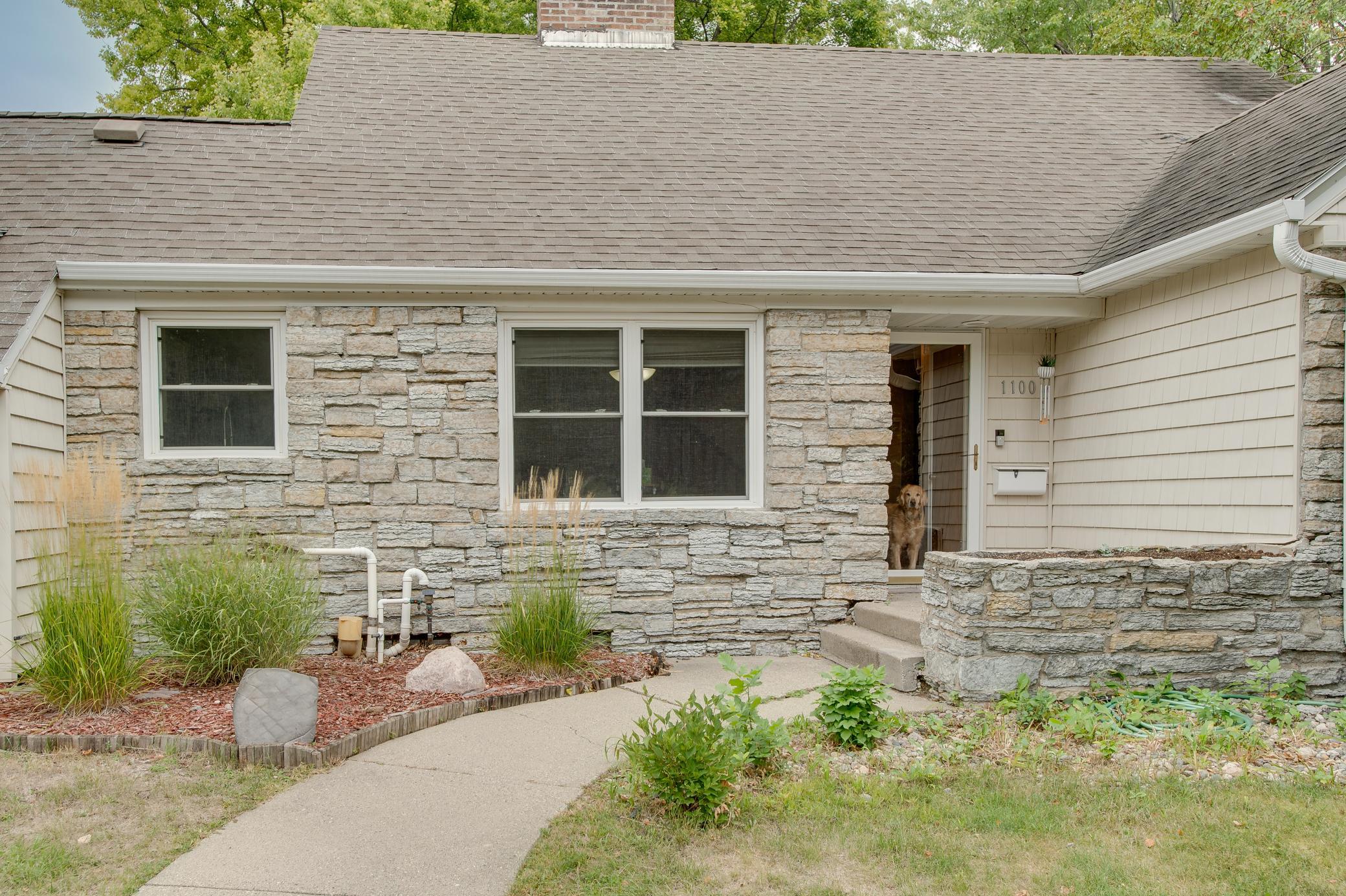 1950 single family home for sale at 1100 13th Street S in Moorhead, MN — 3 bed, 2 bath (photo 5 of 57)
