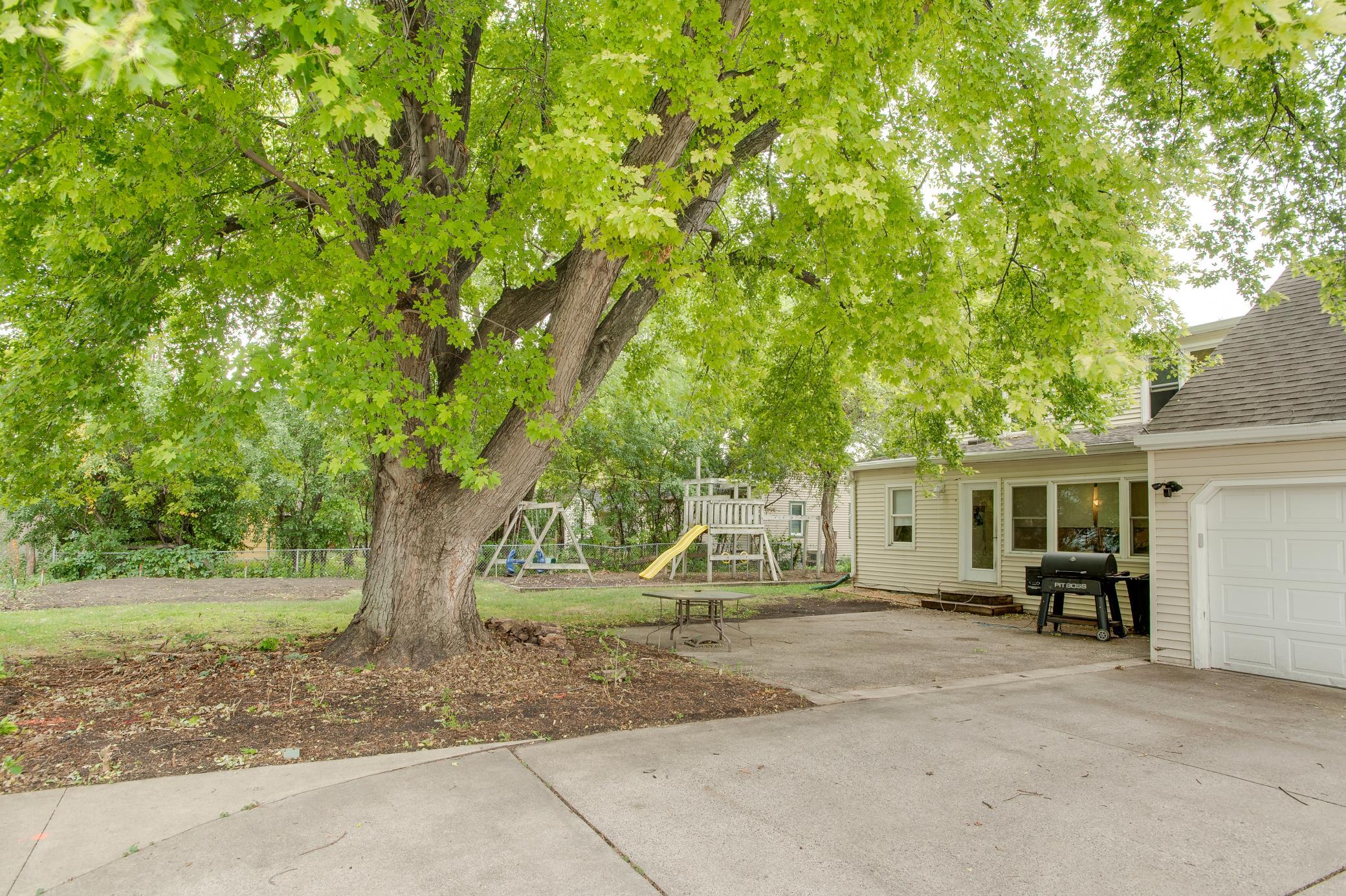 1950 single family home for sale at 1100 13th Street S in Moorhead, MN — 3 bed, 2 bath (photo 51 of 57)