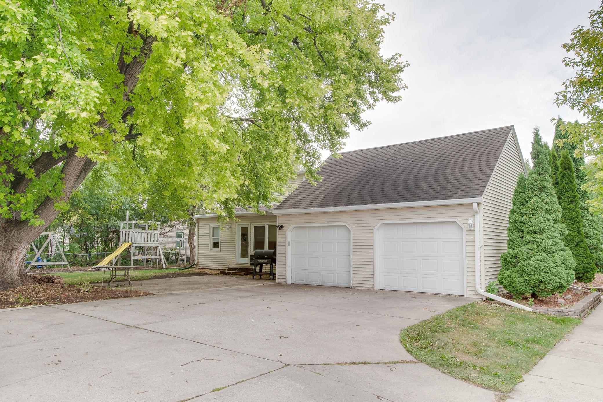 1950 single family home for sale at 1100 13th Street S in Moorhead, MN — 3 bed, 2 bath (photo 52 of 57)