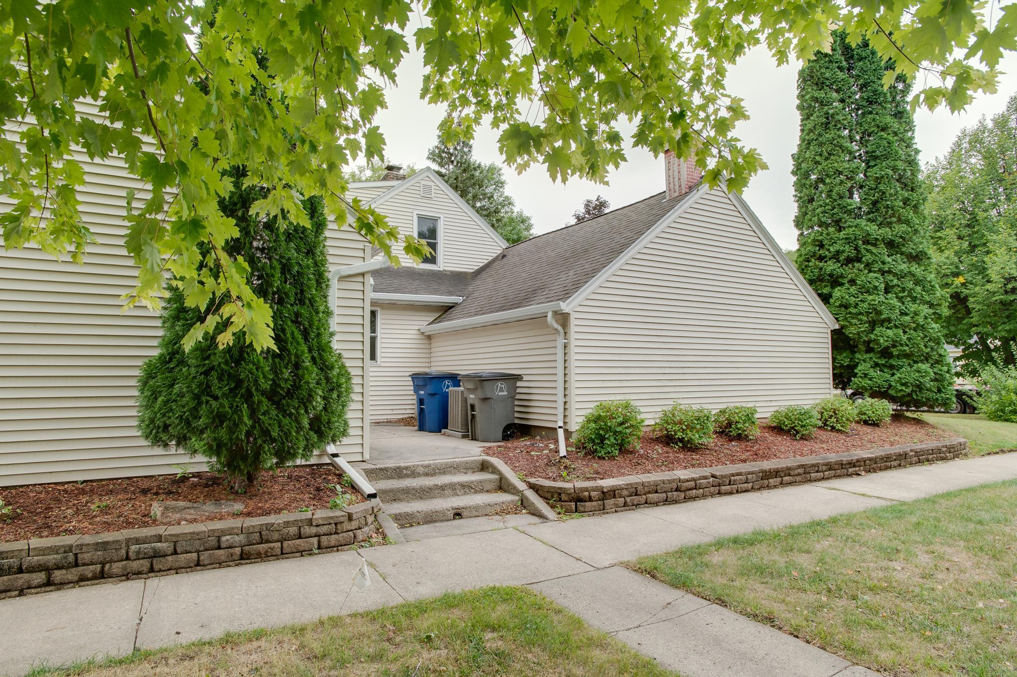1950 single family home for sale at 1100 13th Street S in Moorhead, MN — 3 bed, 2 bath (photo 53 of 57)