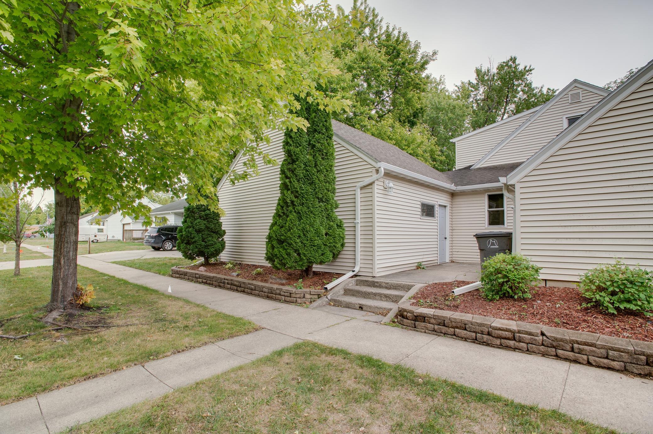 1950 single family home for sale at 1100 13th Street S in Moorhead, MN — 3 bed, 2 bath (photo 54 of 57)