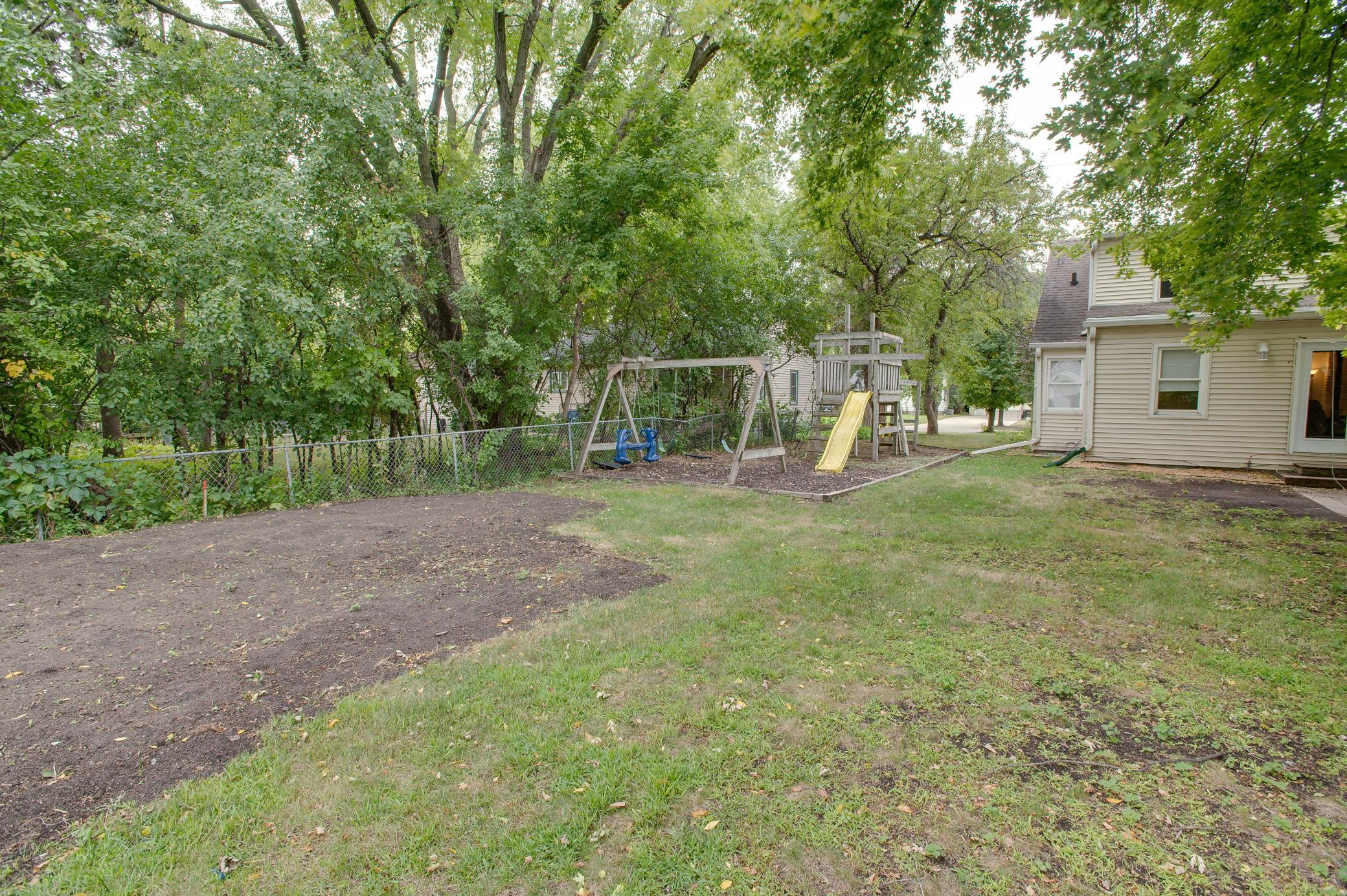 1950 single family home for sale at 1100 13th Street S in Moorhead, MN — 3 bed, 2 bath (photo 56 of 57)