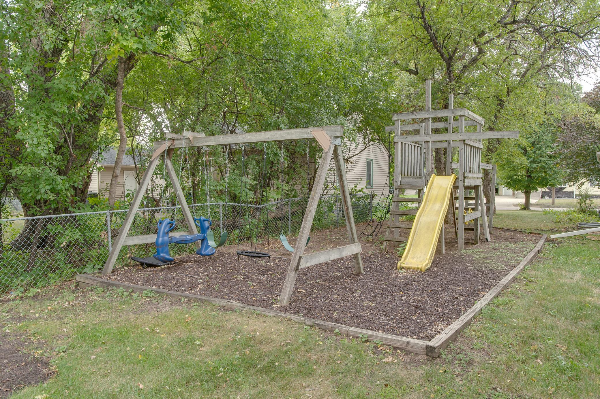 1950 single family home for sale at 1100 13th Street S in Moorhead, MN — 3 bed, 2 bath (photo 57 of 57)