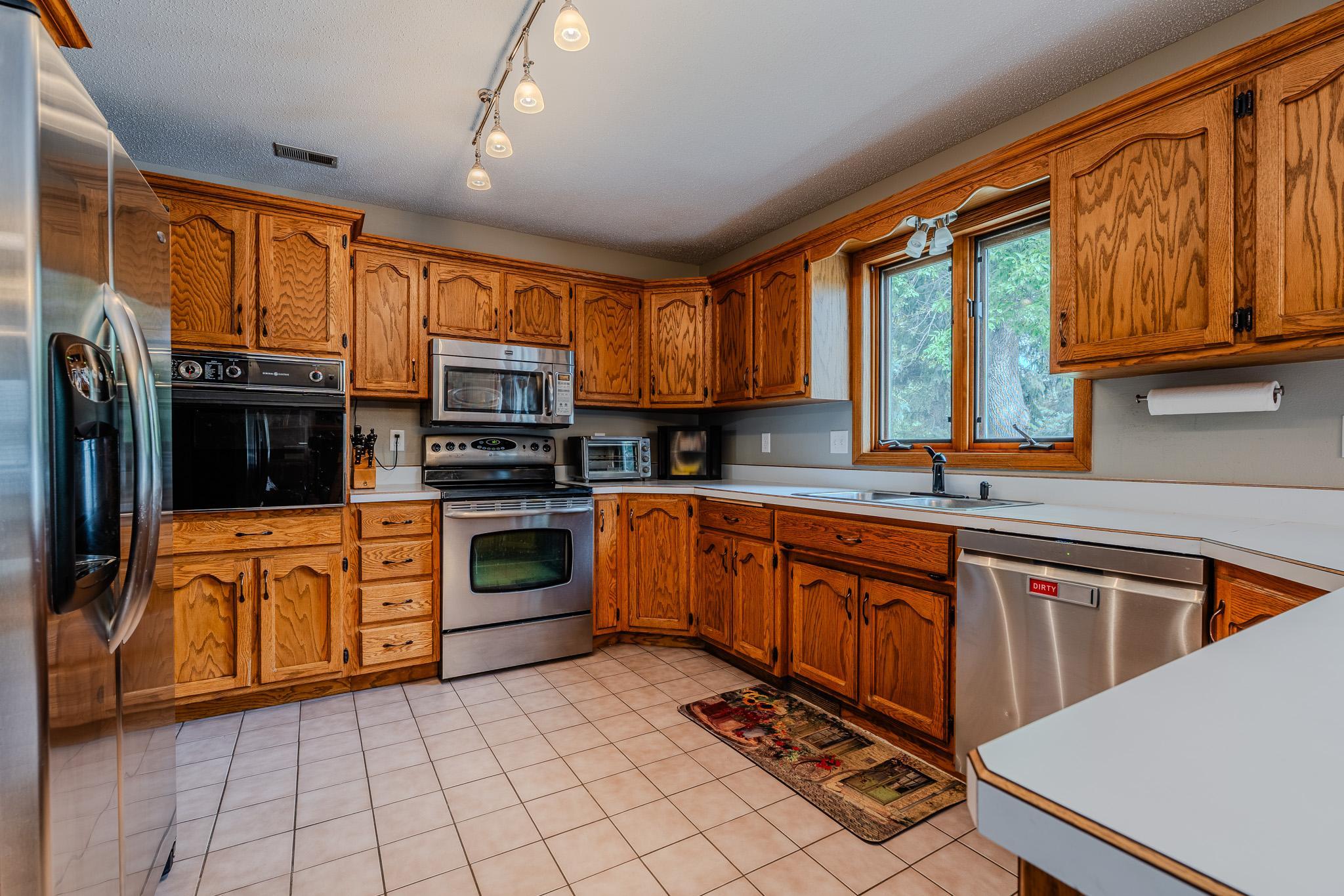 1990 single family home for sale at 1814 32nd Street S in Moorhead, MN — 6 bed, 4 bath (photo 24 of 71)