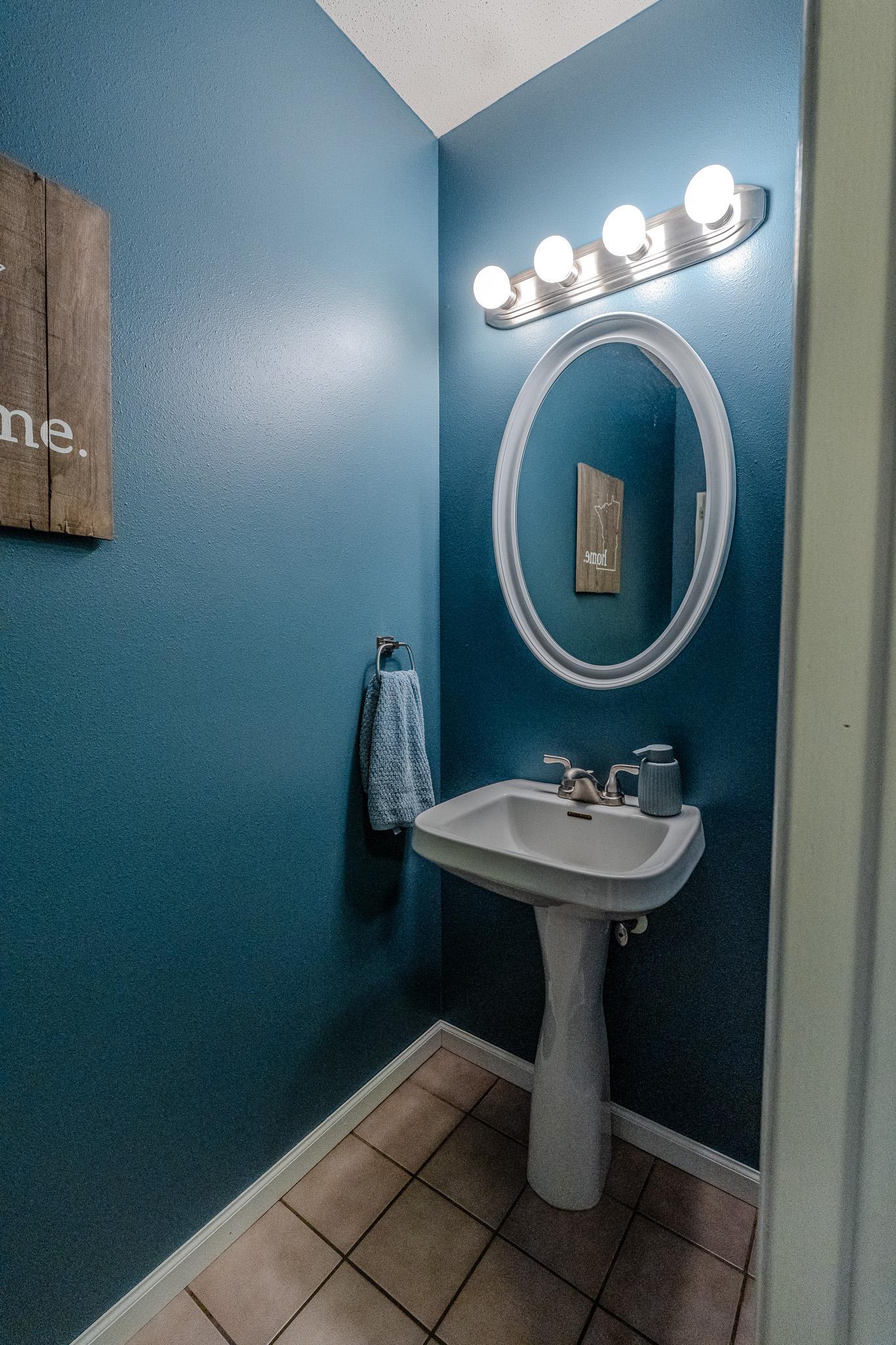 1990 single family home for sale at 1814 32nd Street S in Moorhead, MN — 6 bed, 4 bath (photo 36 of 71)