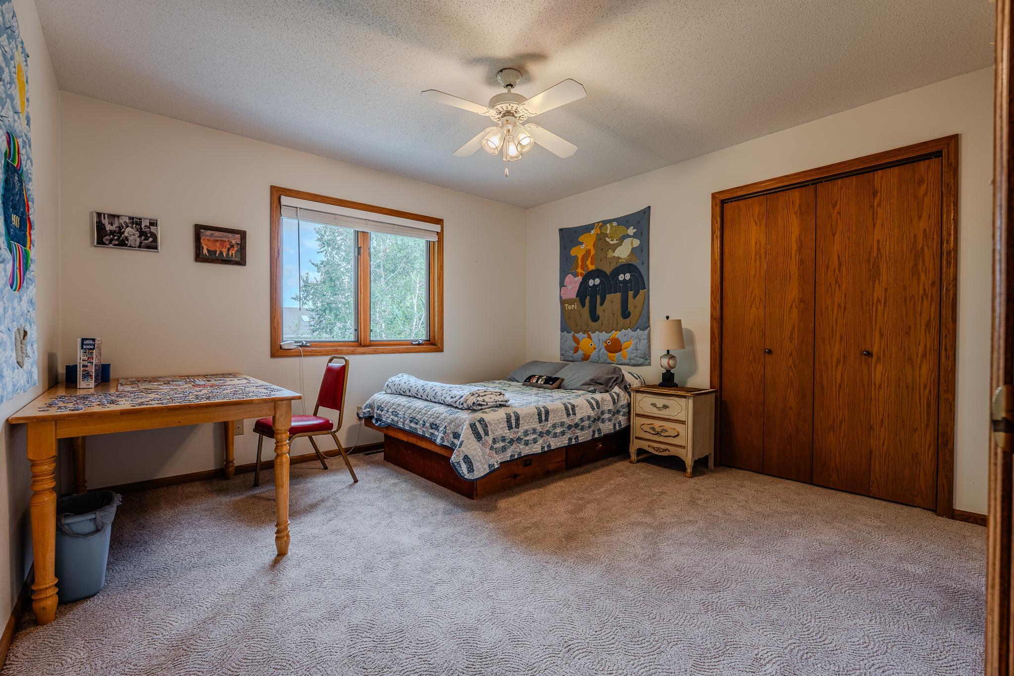 1990 single family home for sale at 1814 32nd Street S in Moorhead, MN — 6 bed, 4 bath (photo 42 of 71)