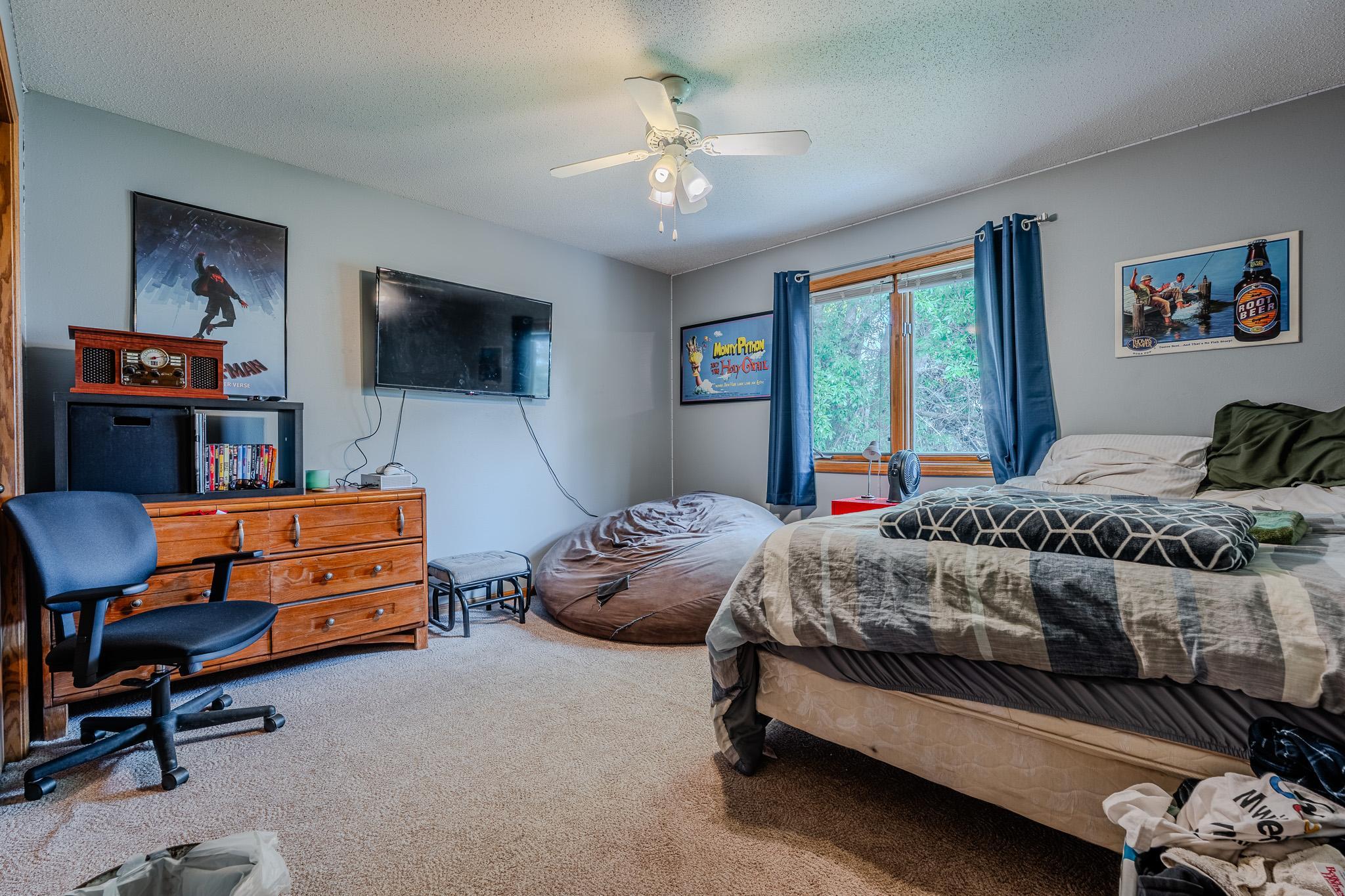 1990 single family home for sale at 1814 32nd Street S in Moorhead, MN — 6 bed, 4 bath (photo 44 of 71)