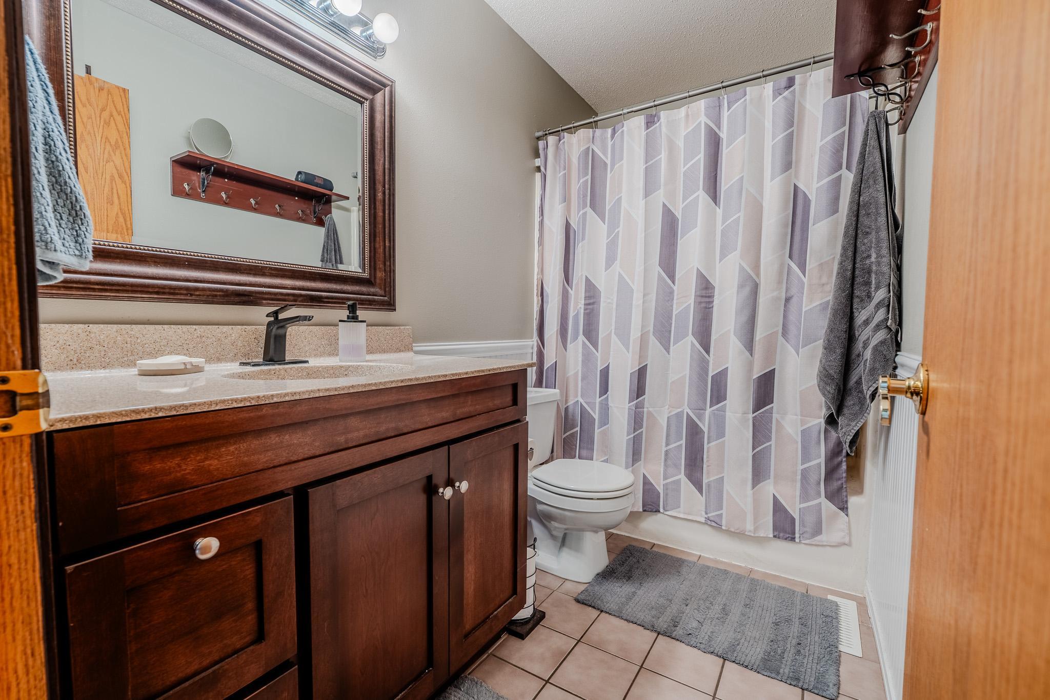 1990 single family home for sale at 1814 32nd Street S in Moorhead, MN — 6 bed, 4 bath (photo 46 of 71)