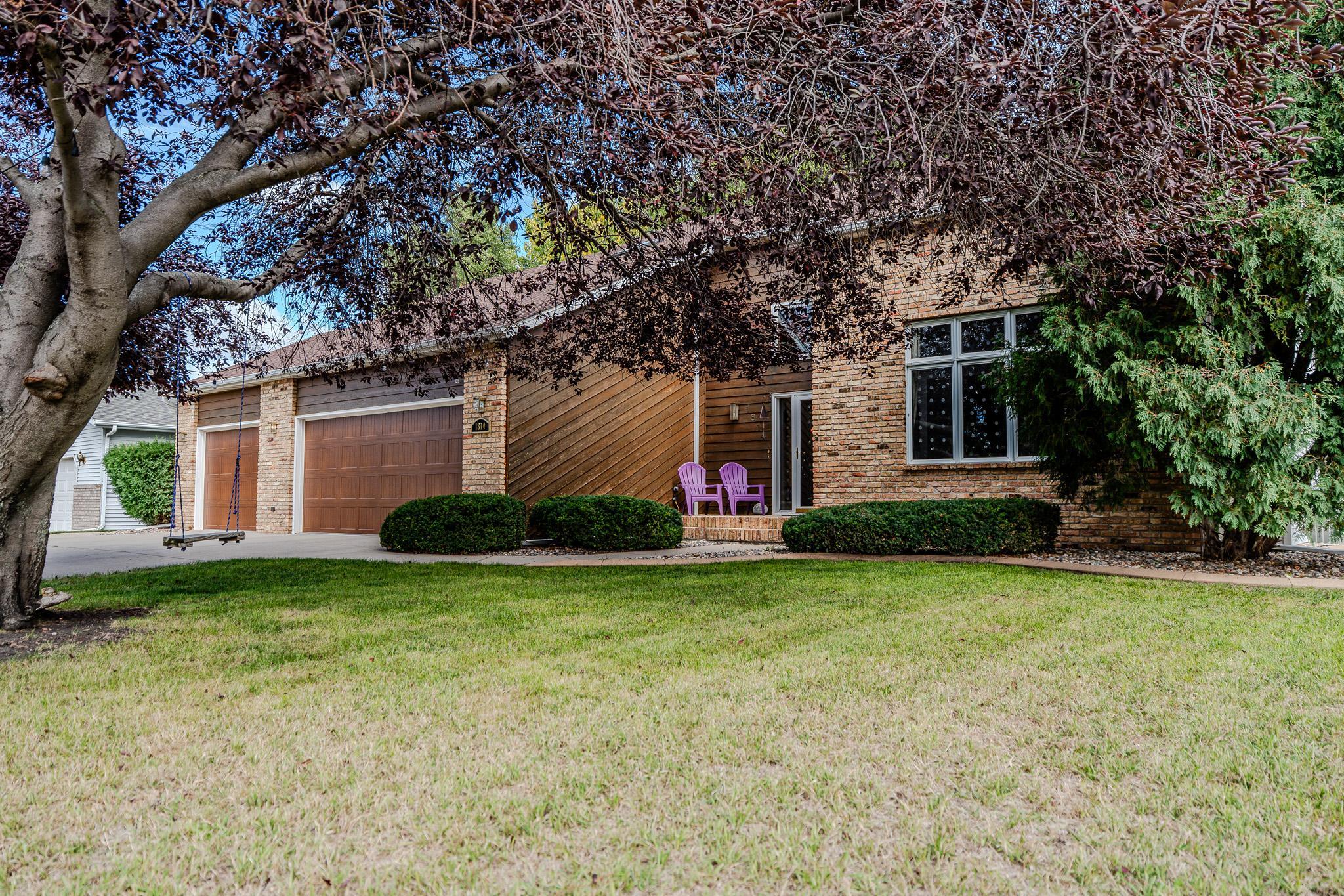 1990 single family home for sale at 1814 32nd Street S in Moorhead, MN — 6 bed, 4 bath (photo 6 of 71)