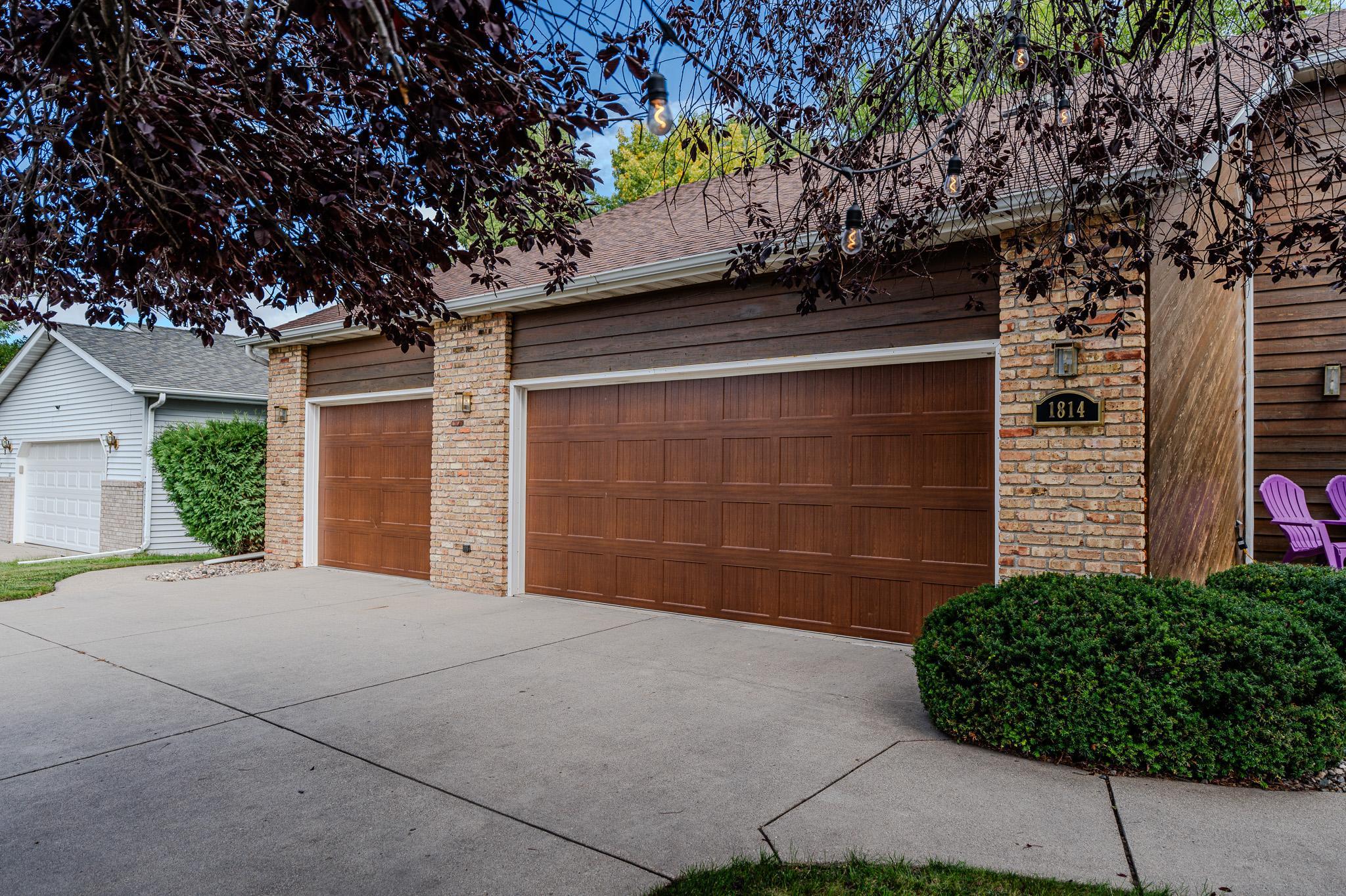 1990 single family home for sale at 1814 32nd Street S in Moorhead, MN — 6 bed, 4 bath (photo 9 of 71)