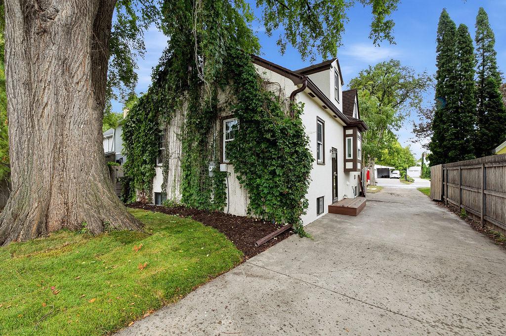 1931 single family home for sale at 1510 8th Street S in Fargo, ND — 4 bed, 3 bath (photo 4 of 53)