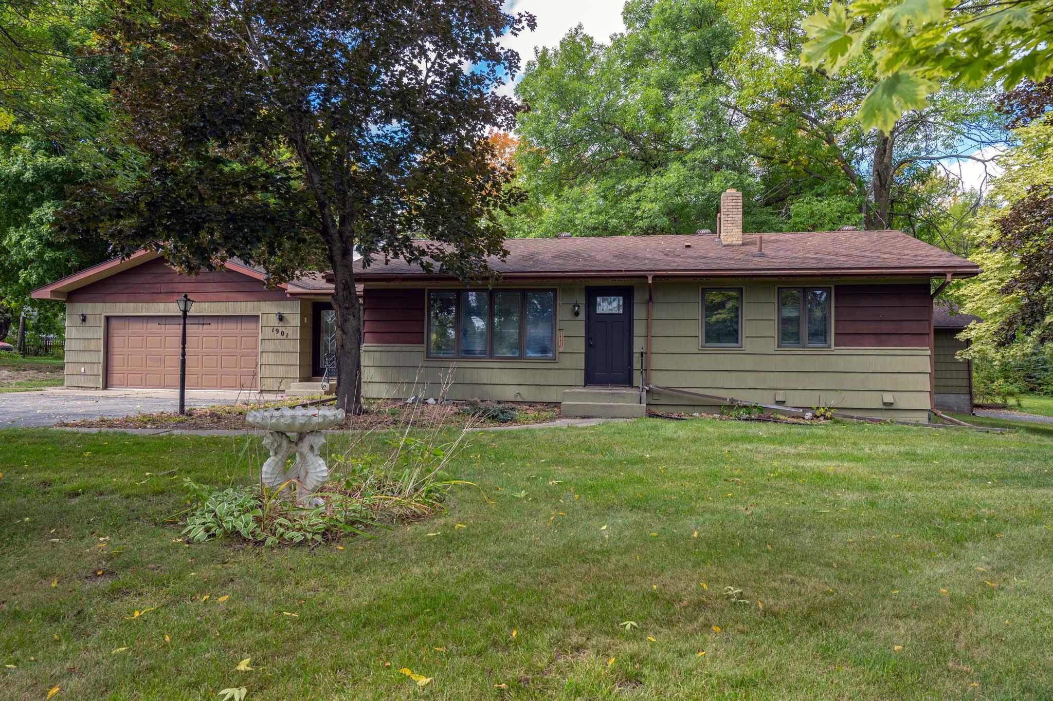 1956 single family home for sale at 1901 S Pokegama Avenue in Grand Rapids, MN — 3 bed, 2 bath (photo 3 of 53)