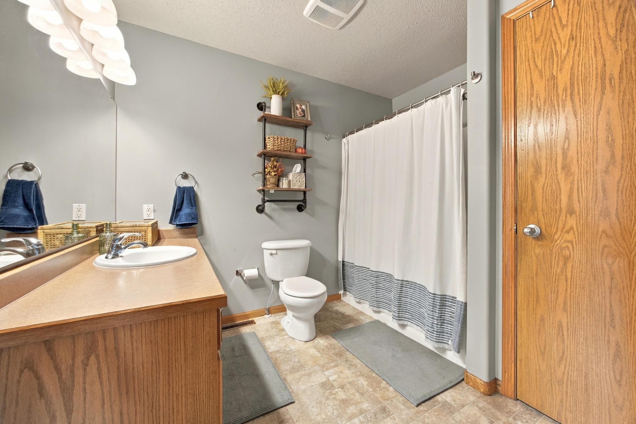 2005 twin home for sale at 3600 11th Street S in Moorhead, MN — 3 bed, 2 bath (photo 14 of 30)