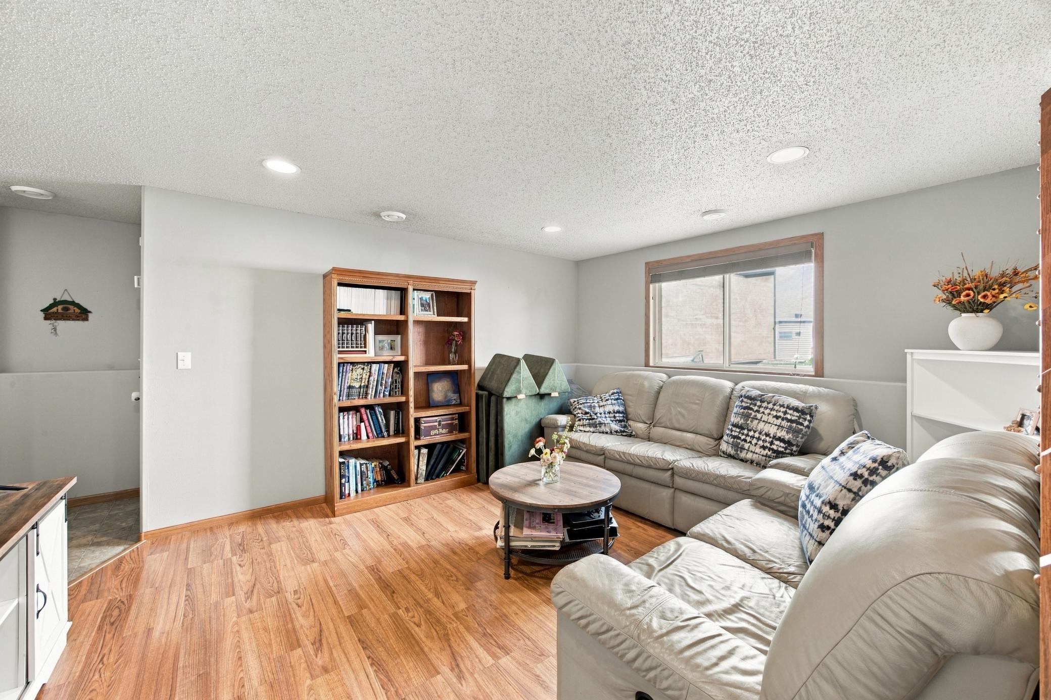 2005 twin home for sale at 3600 11th Street S in Moorhead, MN — 3 bed, 2 bath (photo 16 of 30)