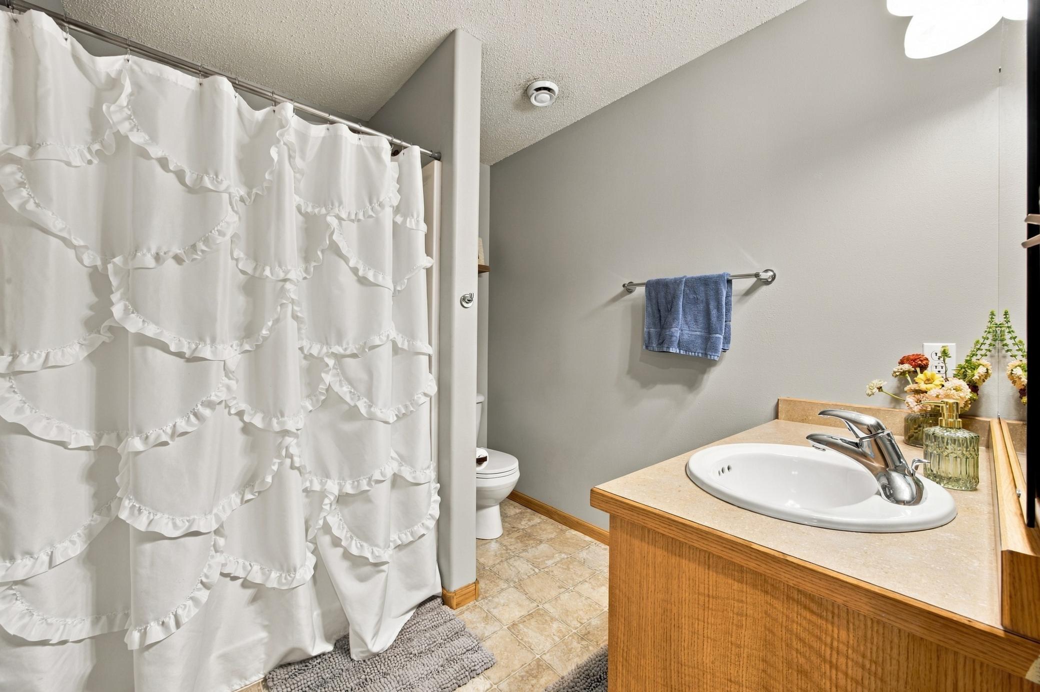 2005 twin home for sale at 3600 11th Street S in Moorhead, MN — 3 bed, 2 bath (photo 21 of 30)