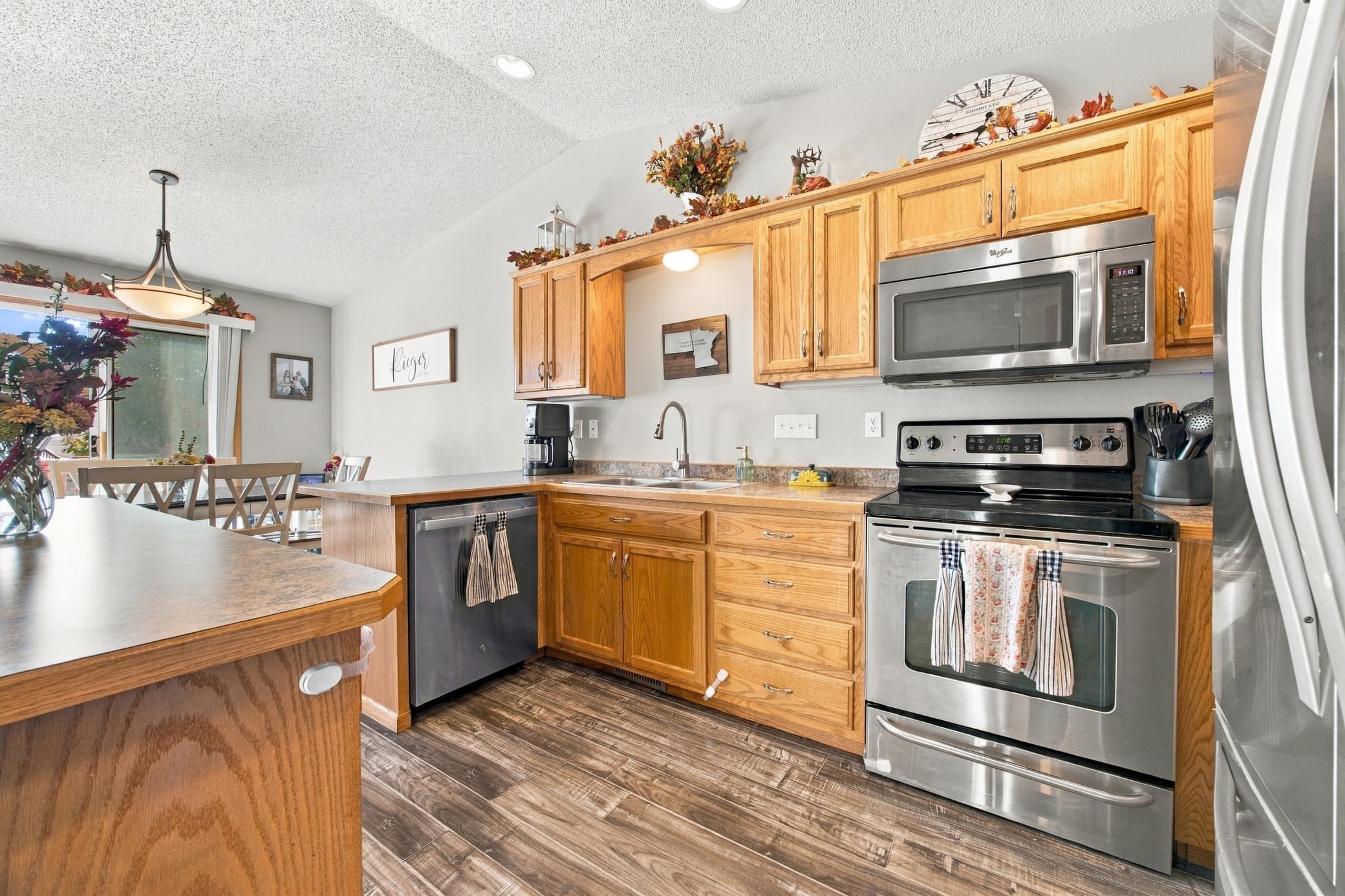 2005 twin home for sale at 3600 11th Street S in Moorhead, MN — 3 bed, 2 bath (photo 5 of 30)