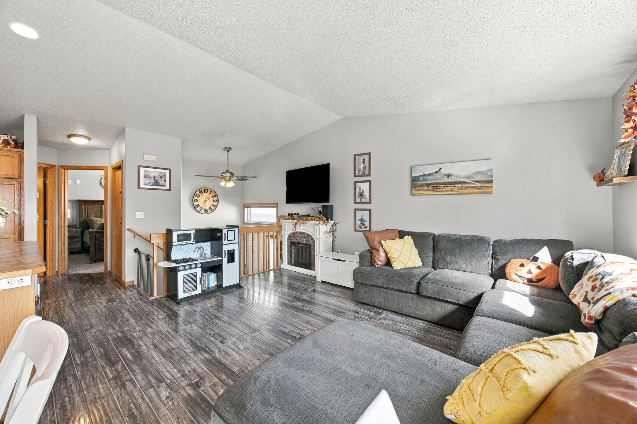 2005 twin home for sale at 3600 11th Street S in Moorhead, MN — 3 bed, 2 bath (photo 10 of 30)
