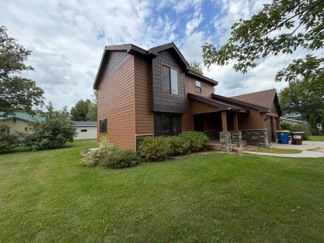 1987 single family home for sale at 399 Lund Street in New York Mills, MN — 4 bed, 3 bath (photo 5 of 41)