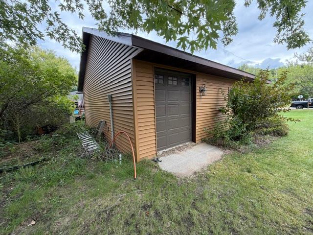 1987 single family home for sale at 399 Lund Street in New York Mills, MN — 4 bed, 3 bath (photo 8 of 41)