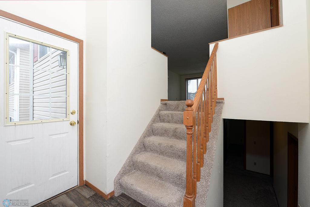 1995 twin home for sale at 3532 32nd Street S in Fargo, ND — 3 bed, 2 bath (photo 2 of 25)